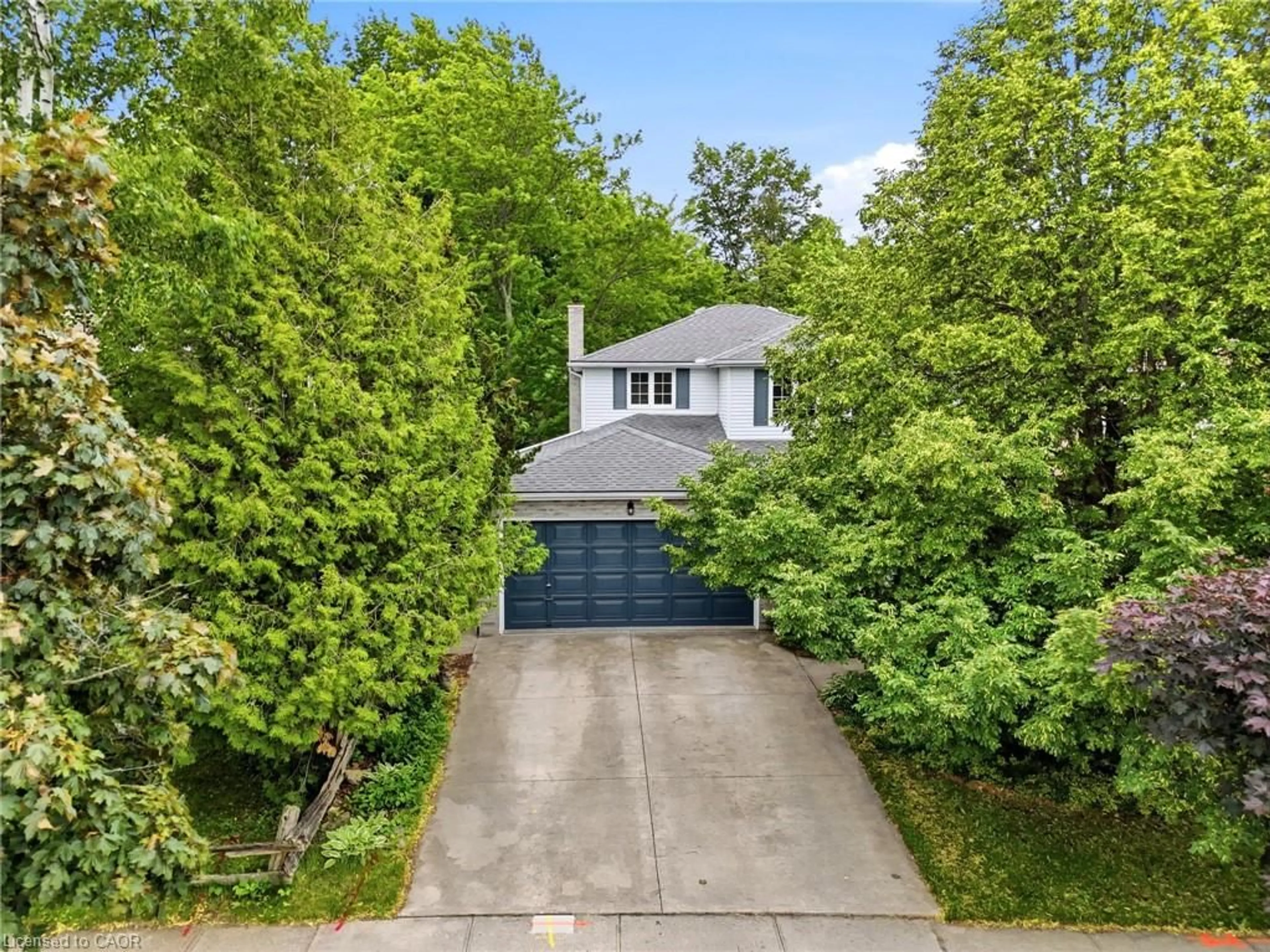 A pic from outside/outdoor area/front of a property/back of a property/a pic from drone, street for 240 Stoke Dr, Kitchener Ontario N2N 2C1