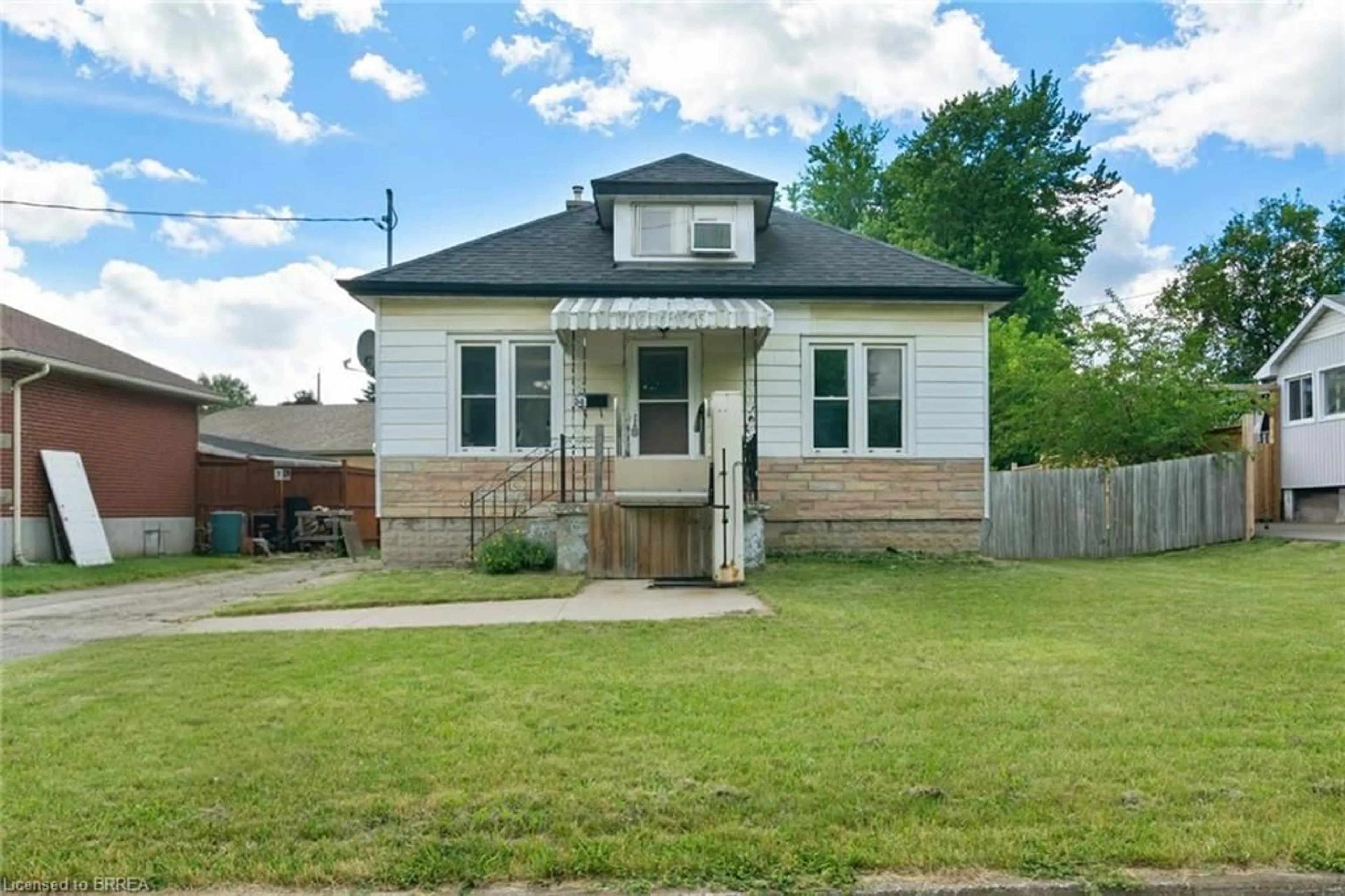 Home with brick exterior material, street for 24 Park Rd, Brantford Ontario N3S 6T2