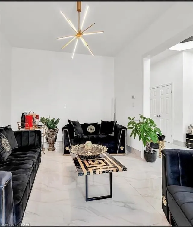 137 Diiorio Cir, Ancaster 3