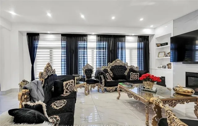 137 Diiorio Cir, Ancaster 5