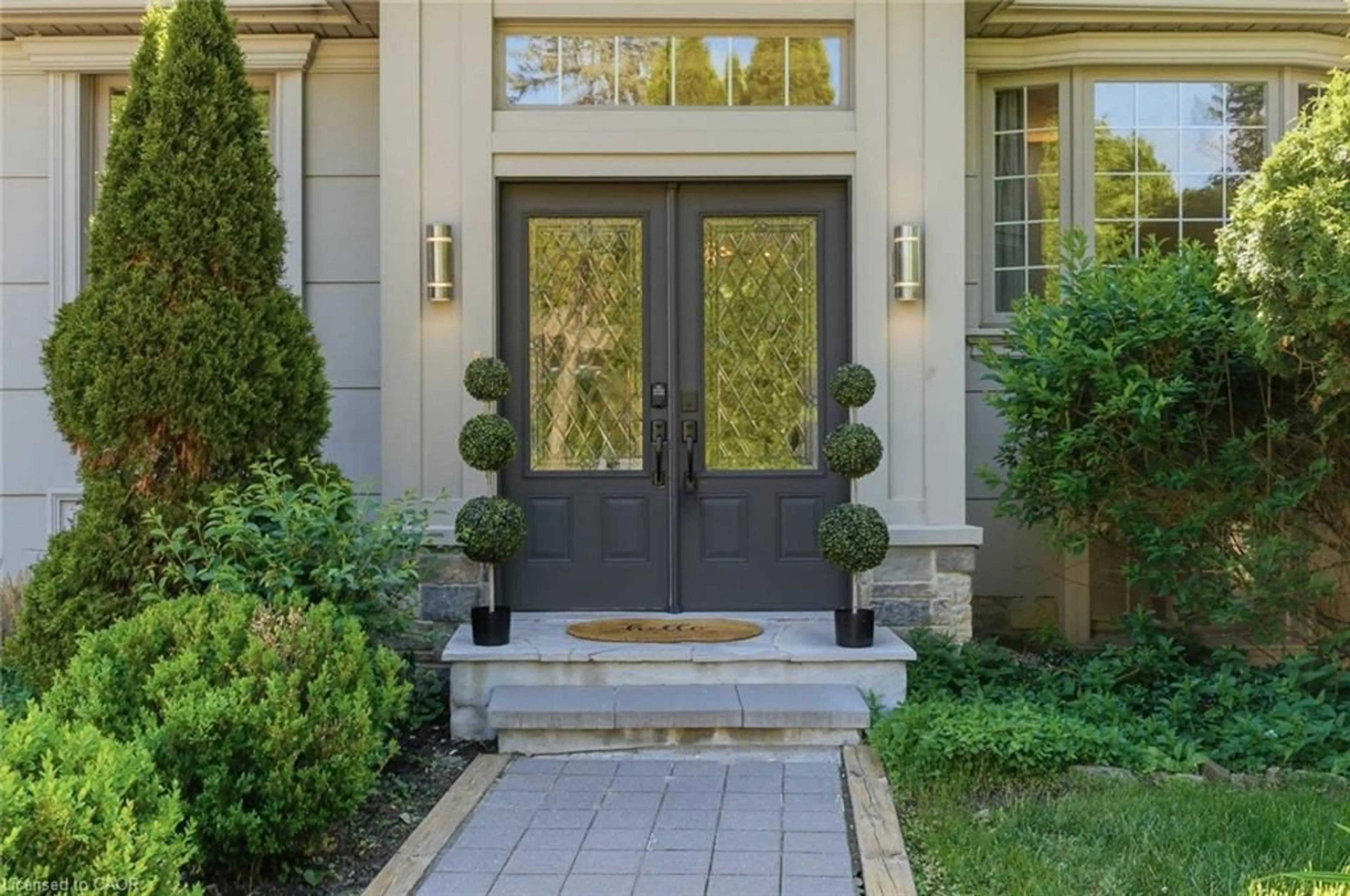 Indoor entryway for 61 Lawnwood Crt, Richmond Hill Ontario L4C 4T1