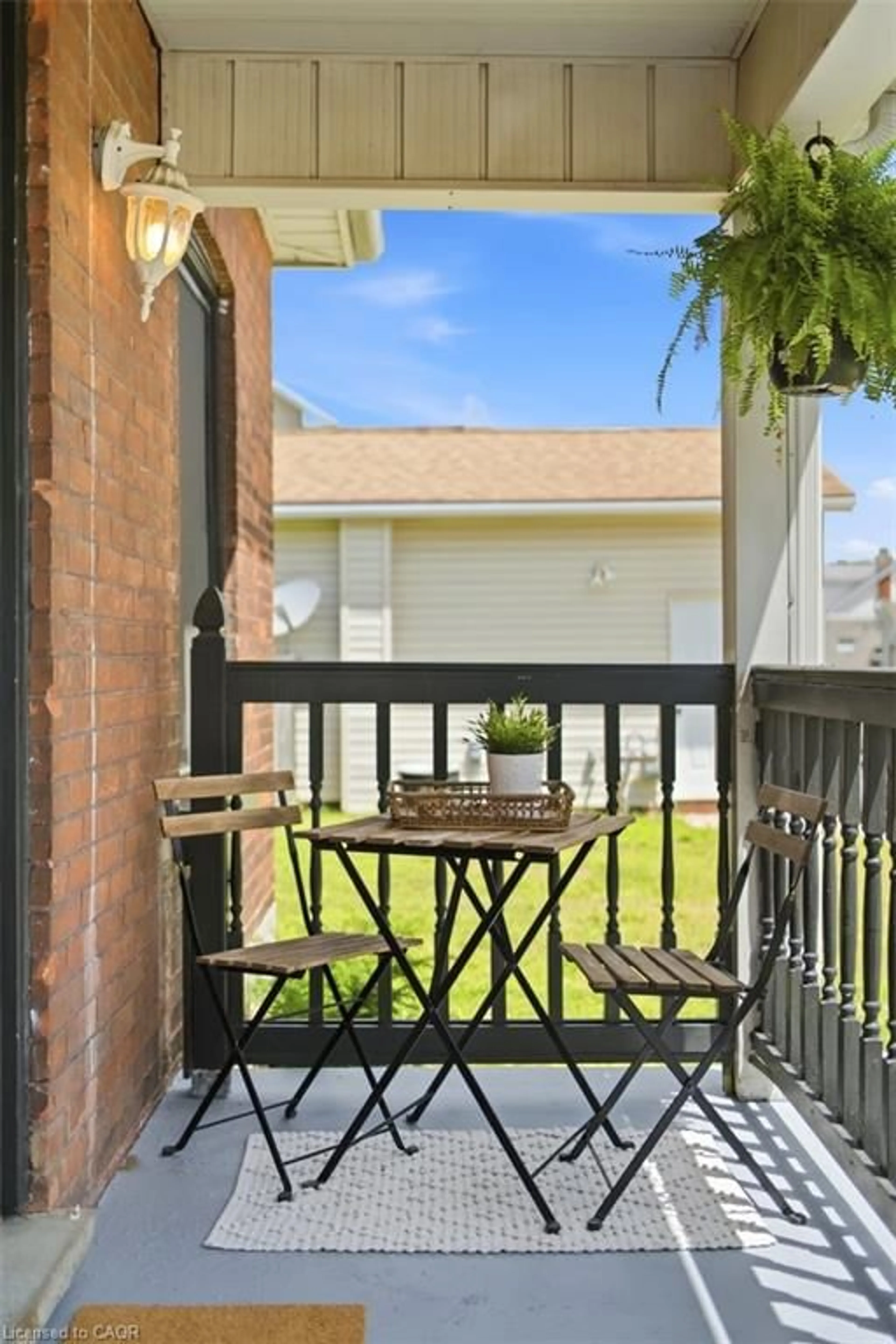 Patio, street for 112 Sydenham St, Brantford Ontario N3R 3Y6