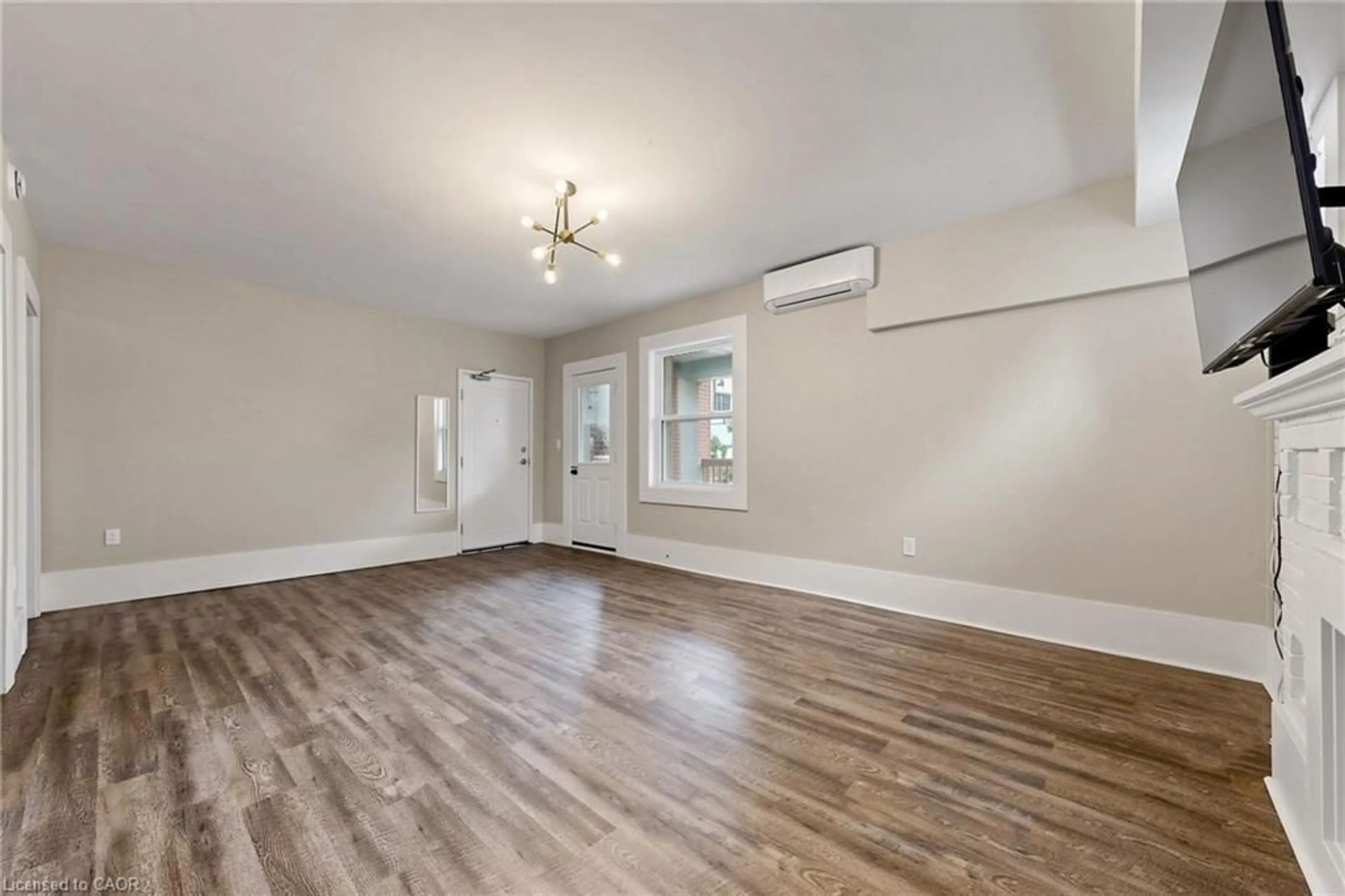A pic of a room for 41 Albert St, Hamilton Ontario L8M 2Y1
