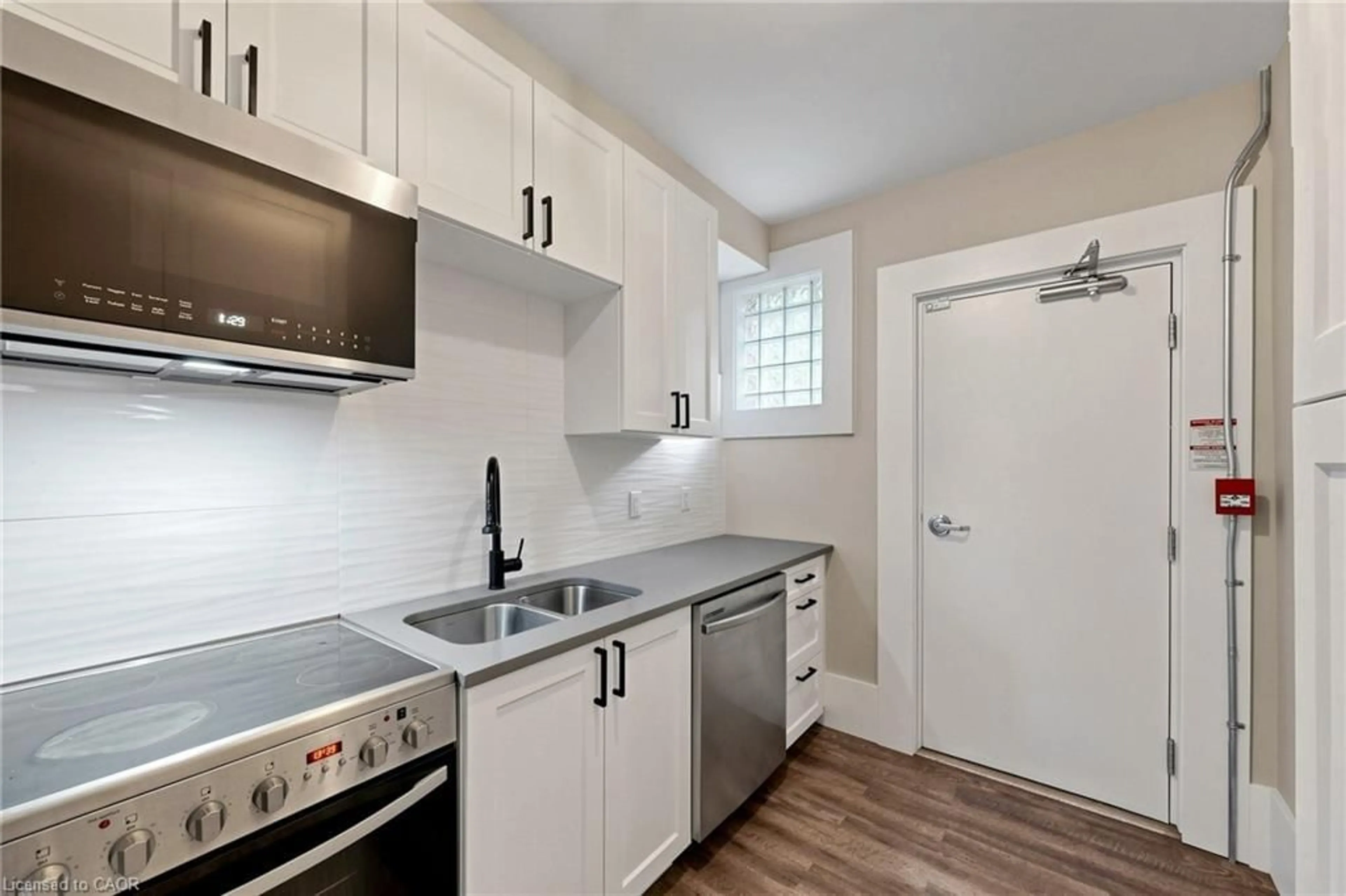 Standard kitchen, unknown for 41 Albert St, Hamilton Ontario L8M 2Y1