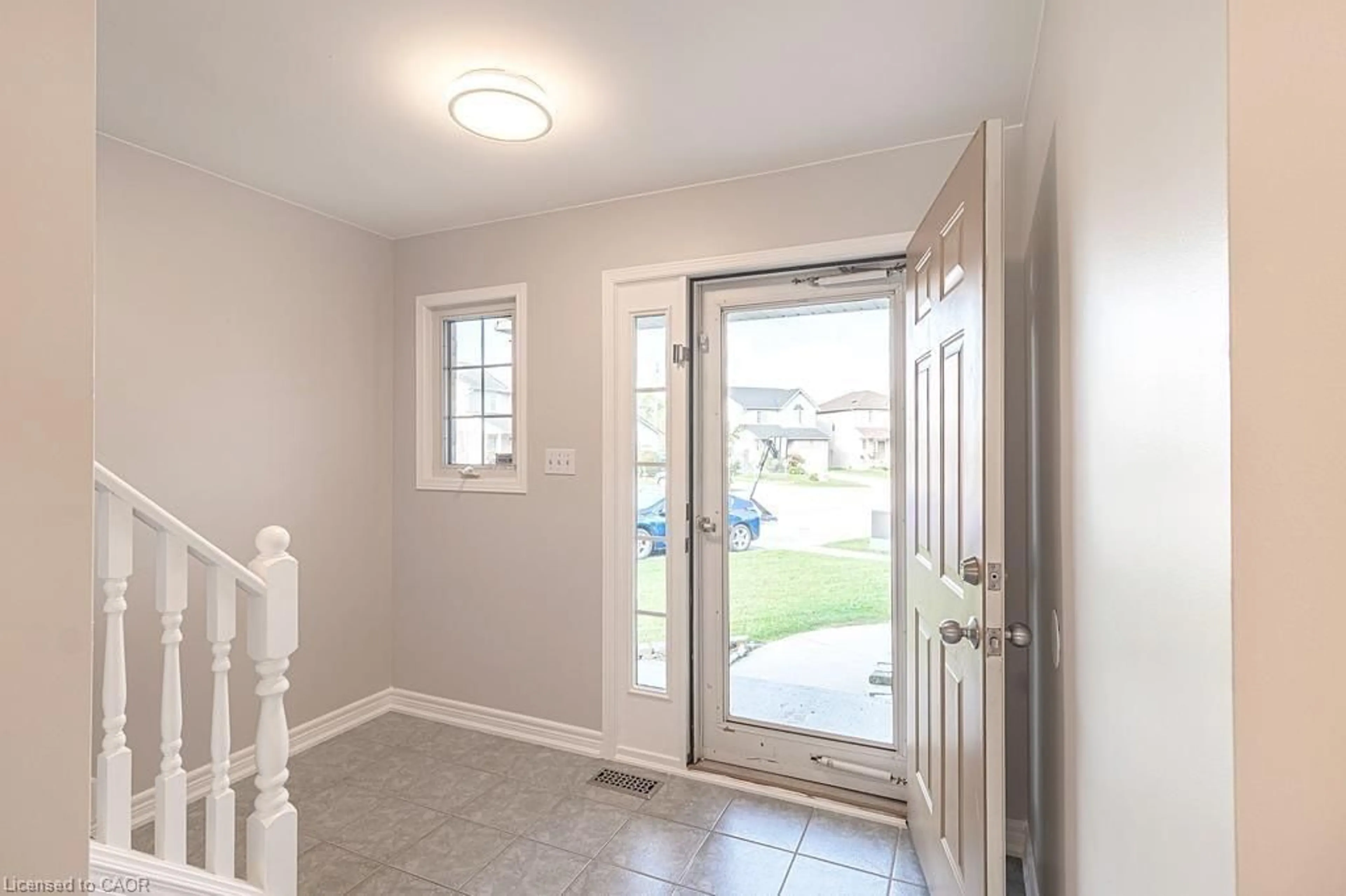 Indoor entryway for 9872 Florence St, St. Thomas Ontario N5P 4L3