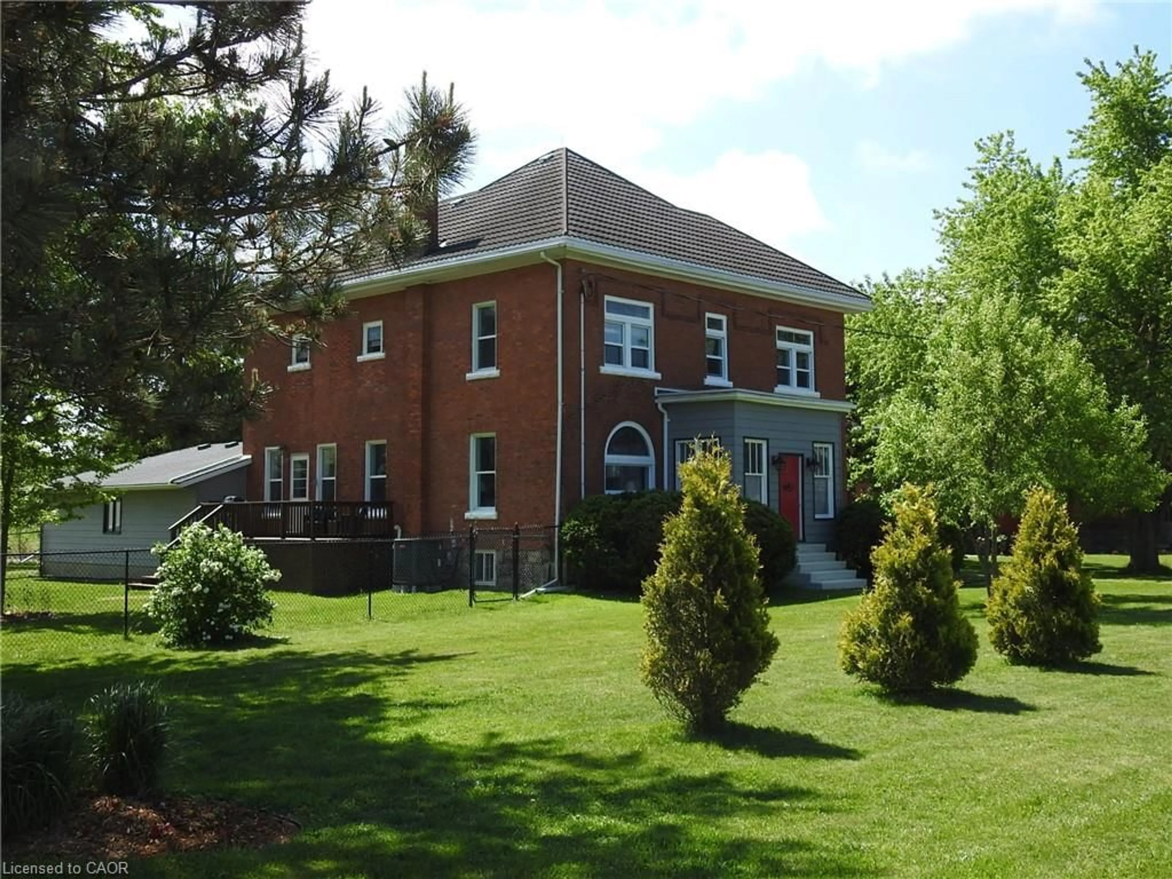 A pic from outside/outdoor area/front of a property/back of a property/a pic from drone, building for 5105 Road 164 Rd, Mitchell Ontario N0K 1N0