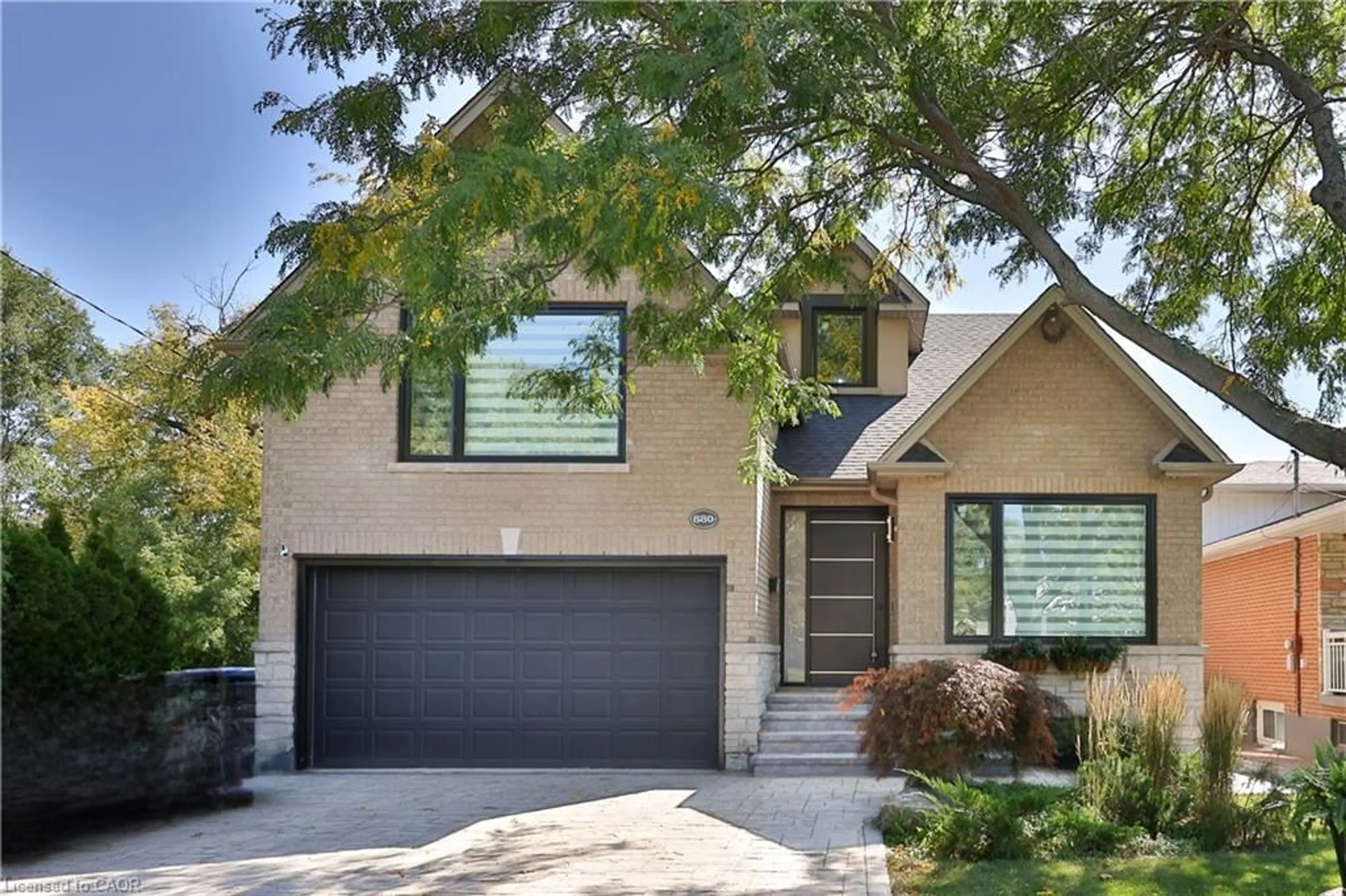 Home with brick exterior material, street for 880 6th St, Mississauga Ontario L5E 1N6