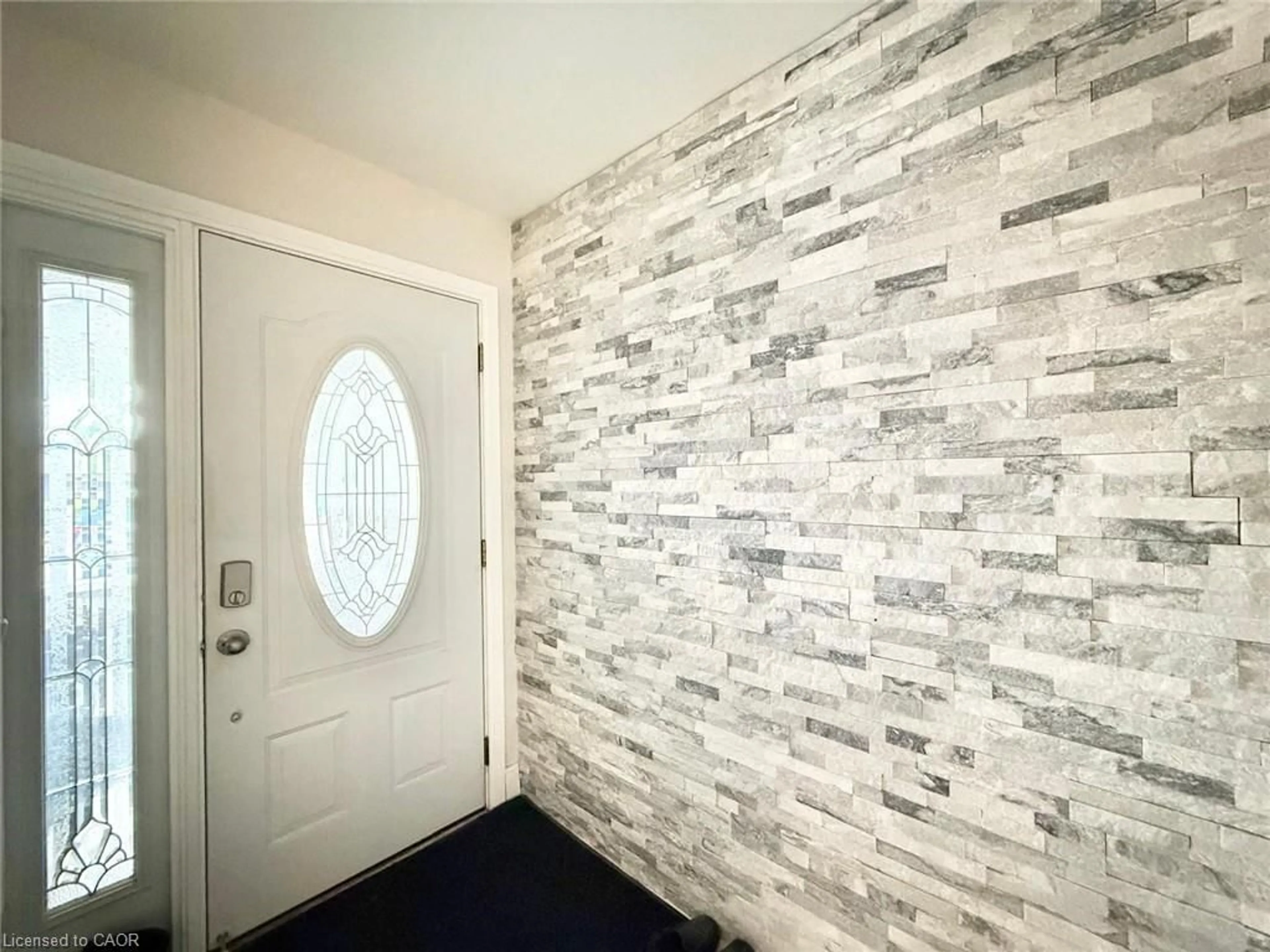 Indoor entryway for 3135 Palmer Dr, Burlington Ontario L7M 1L2