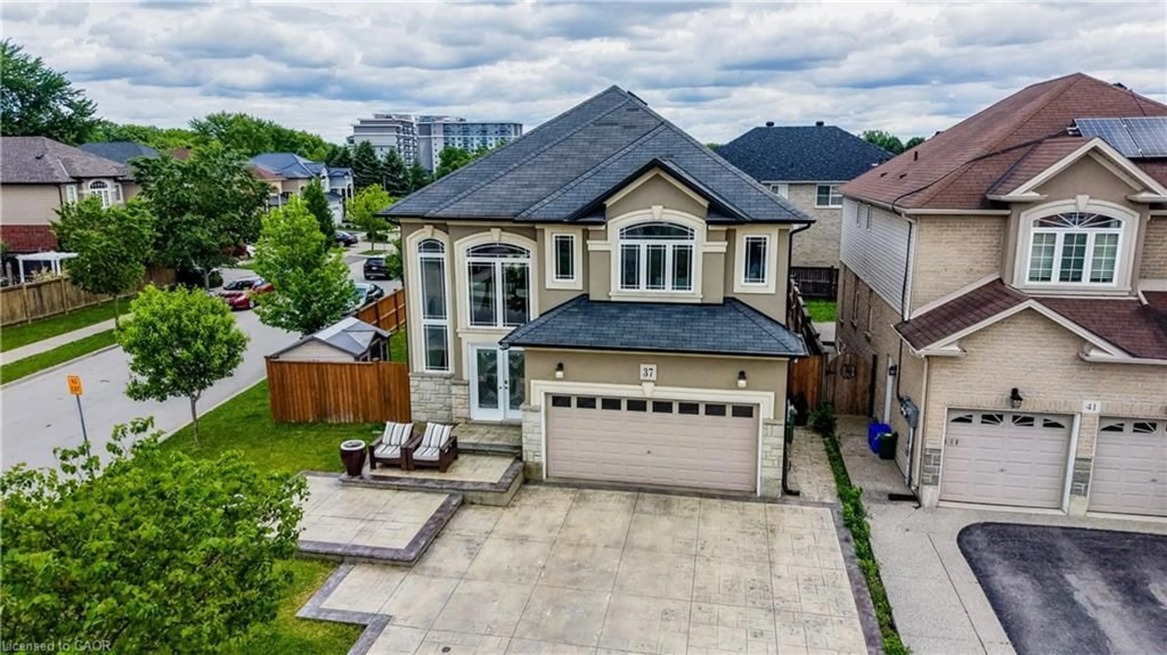 A pic from outside/outdoor area/front of a property/back of a property/a pic from drone, street for 37 Davinci Blvd, Hamilton Ontario L9B 0C5