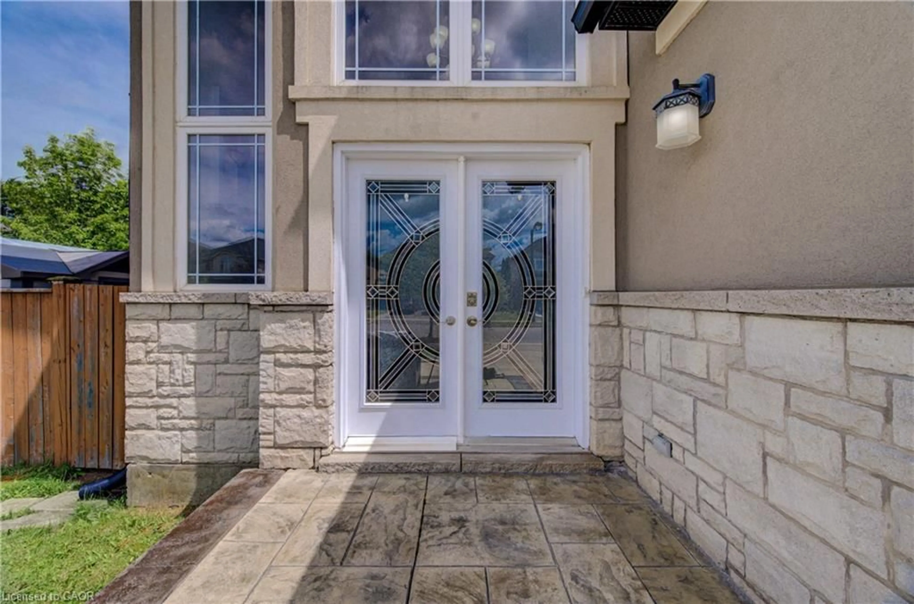 Indoor entryway for 37 Davinci Blvd, Hamilton Ontario L9B 0C5