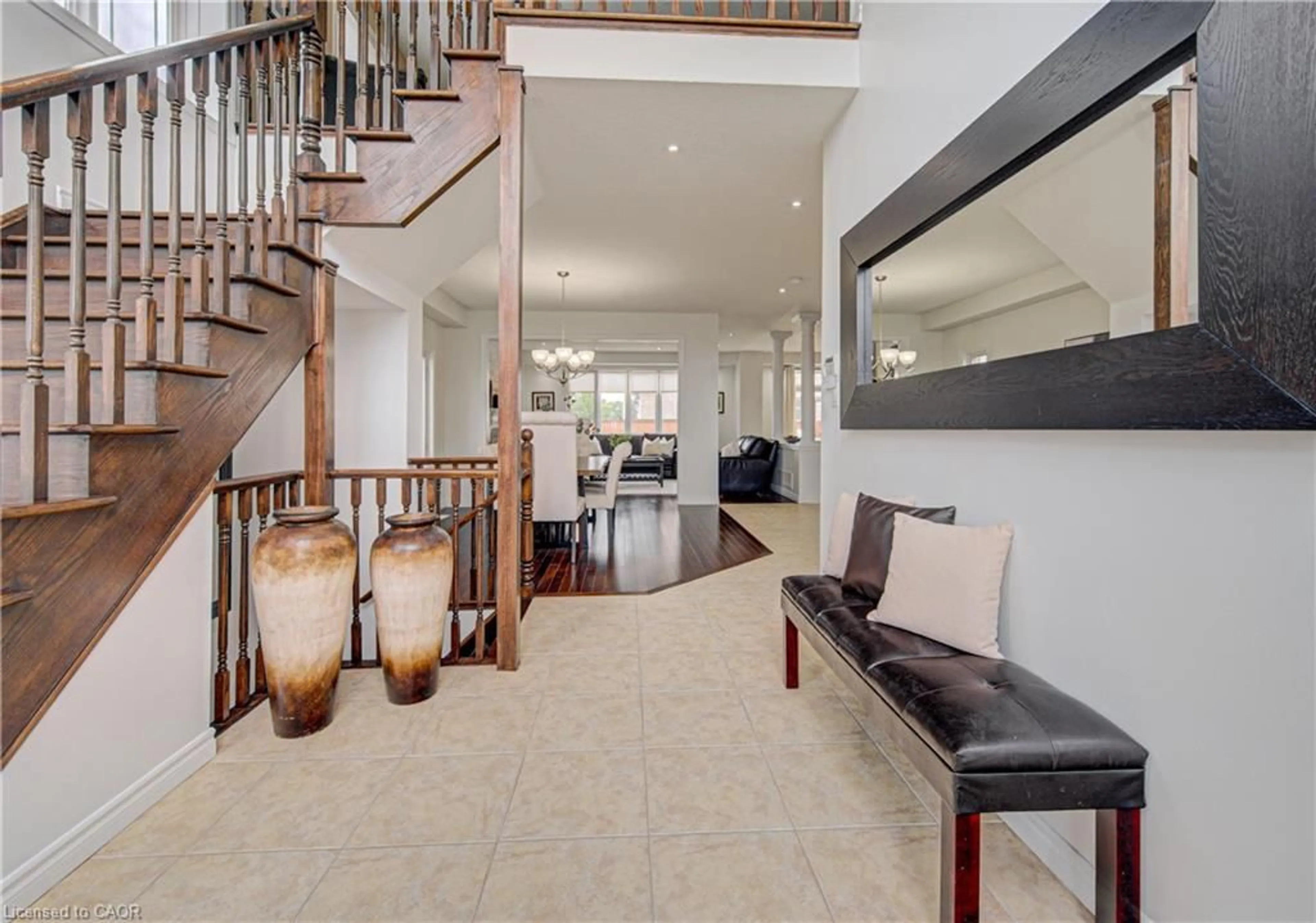 Indoor foyer for 37 Davinci Blvd, Hamilton Ontario L9B 0C5