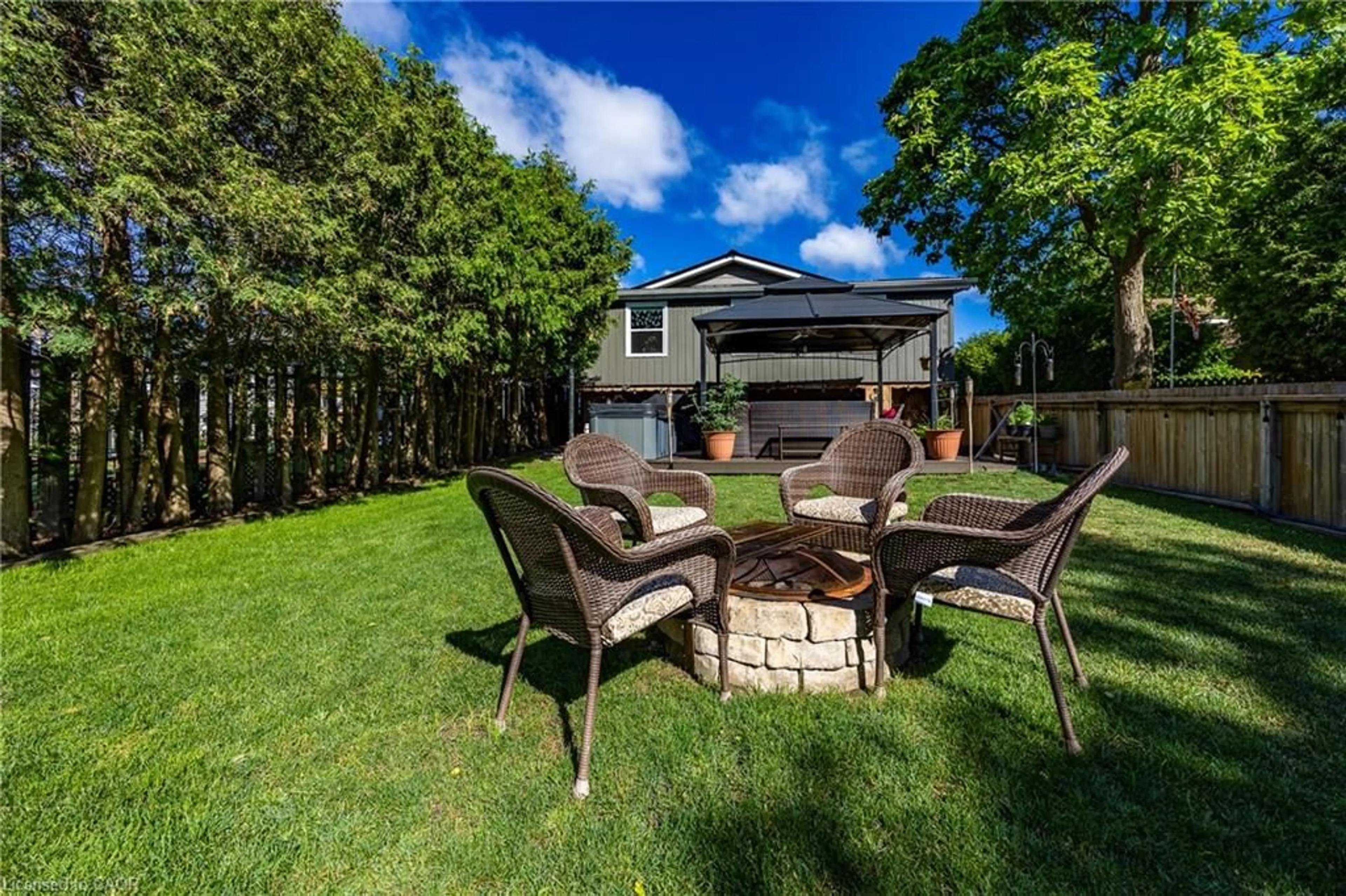 Patio, unknown for 220 King Hiram St, Ingersoll Ontario N5C 1L8