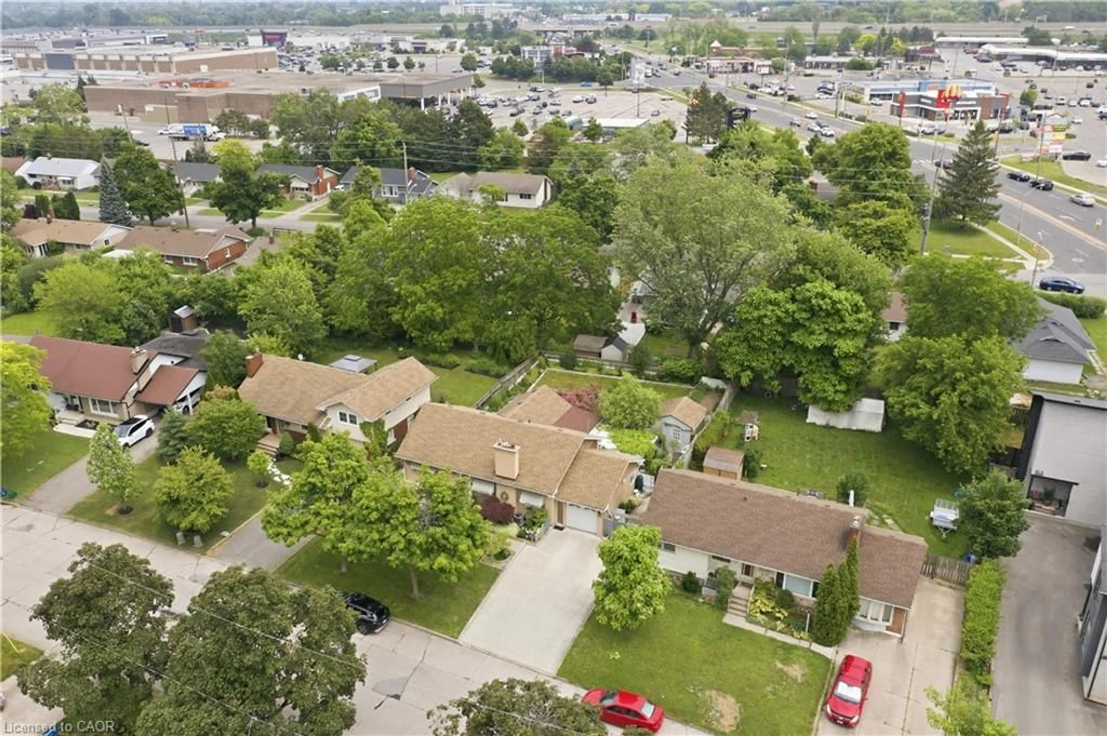A pic from outside/outdoor area/front of a property/back of a property/a pic from drone, street for 147 Village Rd, St. Catharines Ontario L2T 3C4