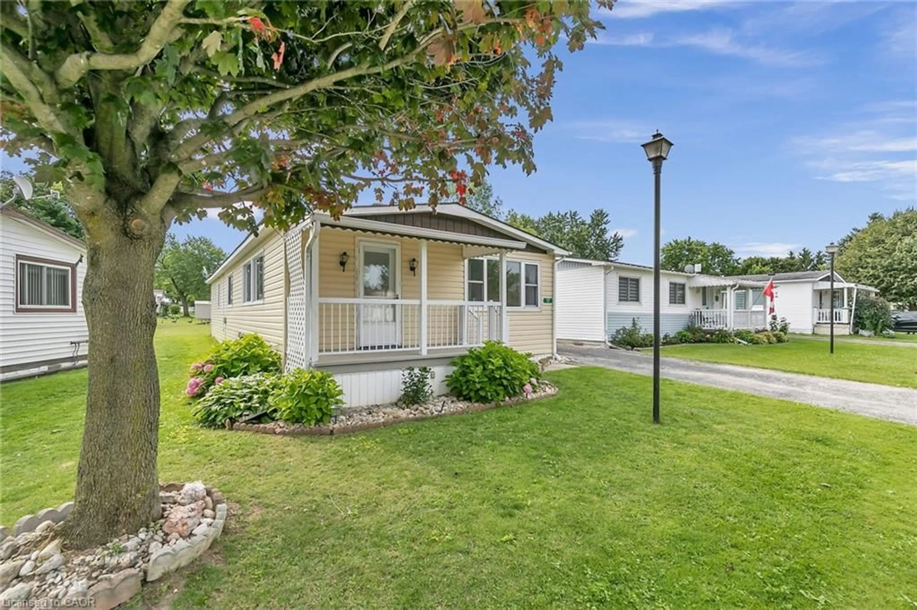 Home with vinyl exterior material, street for 17 Fairview Cres, Listowel Ontario N4W 3G8