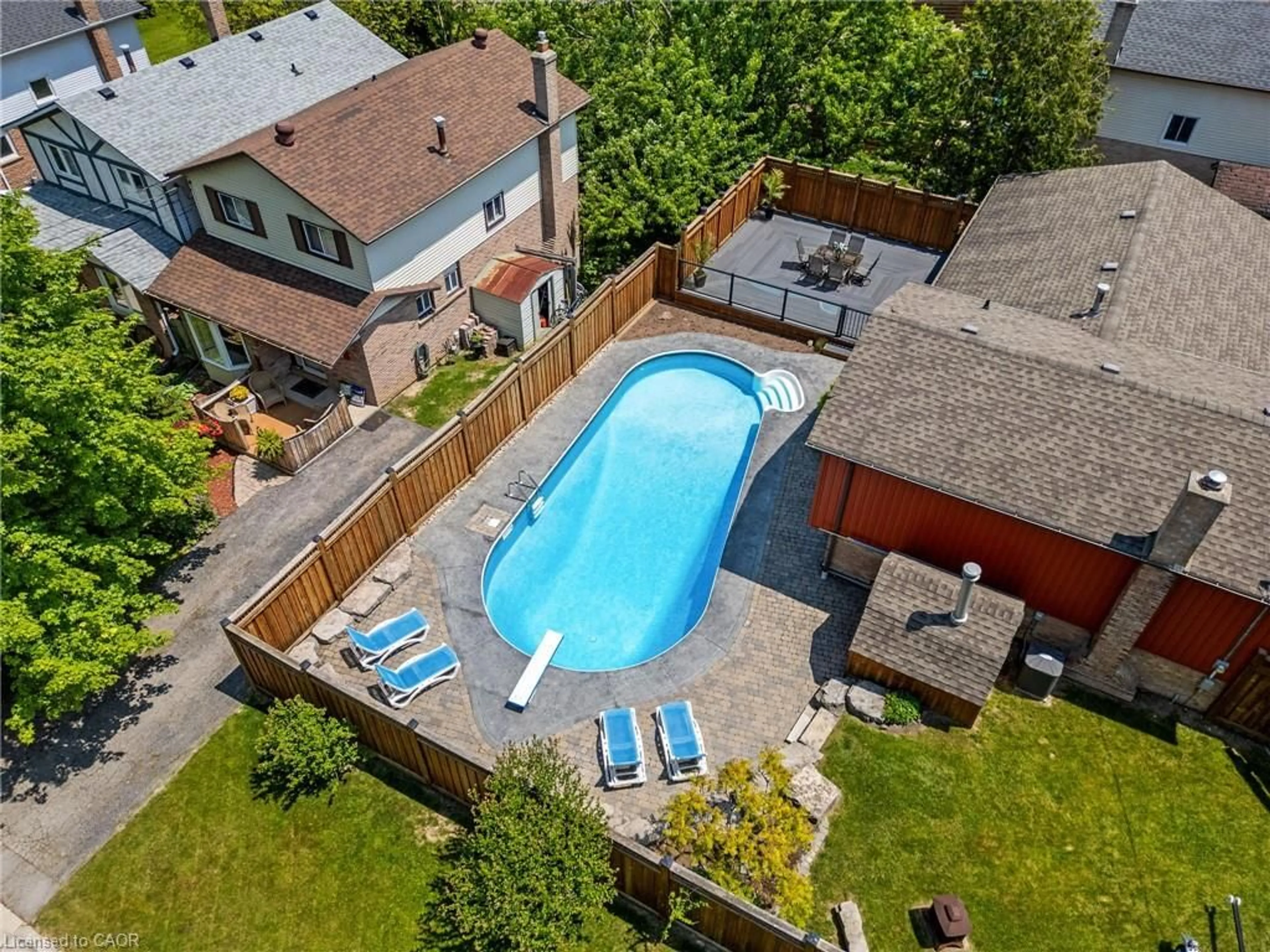 A pic from outside/outdoor area/front of a property/back of a property/a pic from drone, unknown for 25 Burke Dr, Caledonia Ontario N3W 1C3