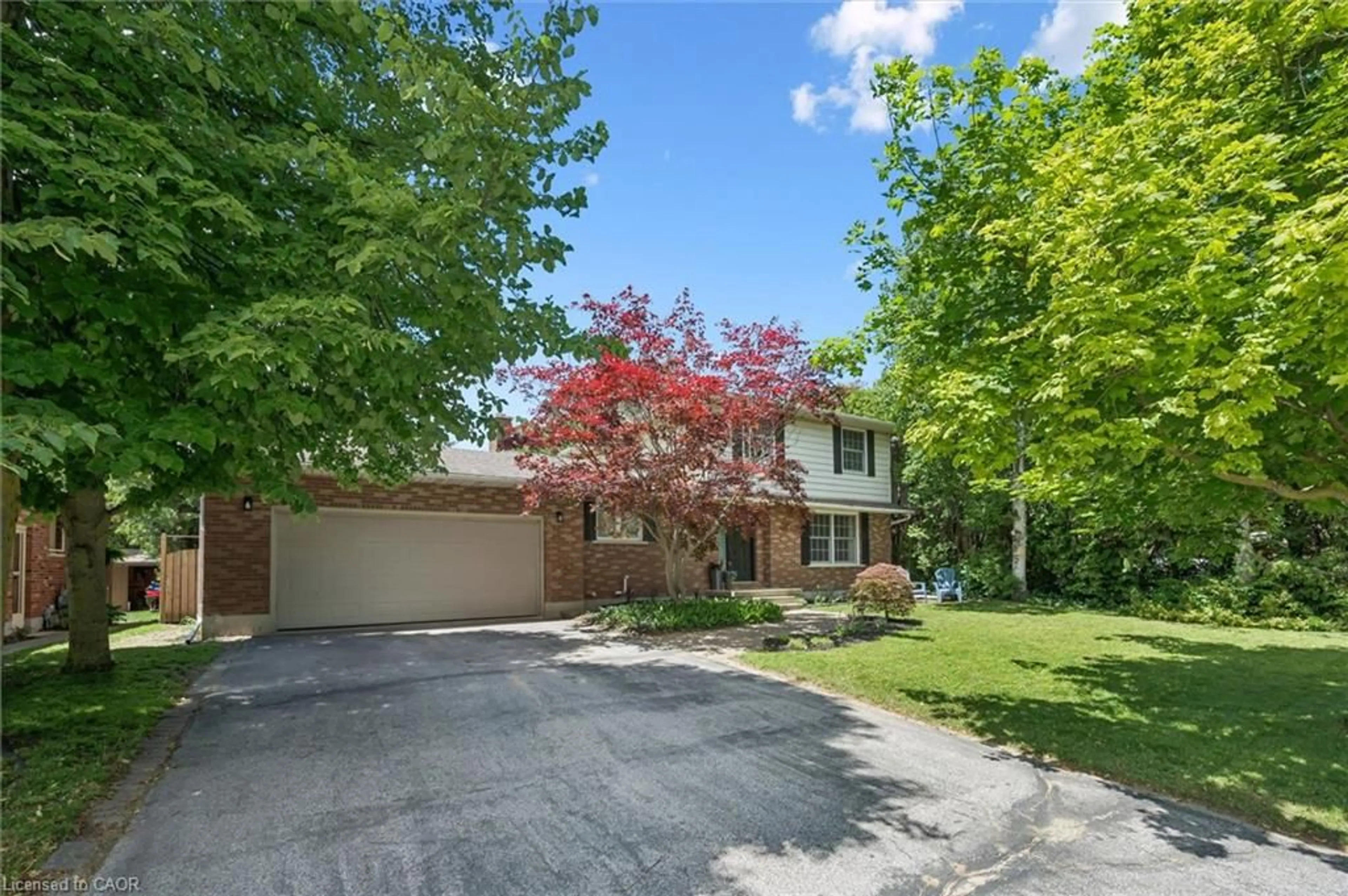 A pic from outside/outdoor area/front of a property/back of a property/a pic from drone, street for 19 Adams Ave, Tillsonburg Ontario N4G 4X3