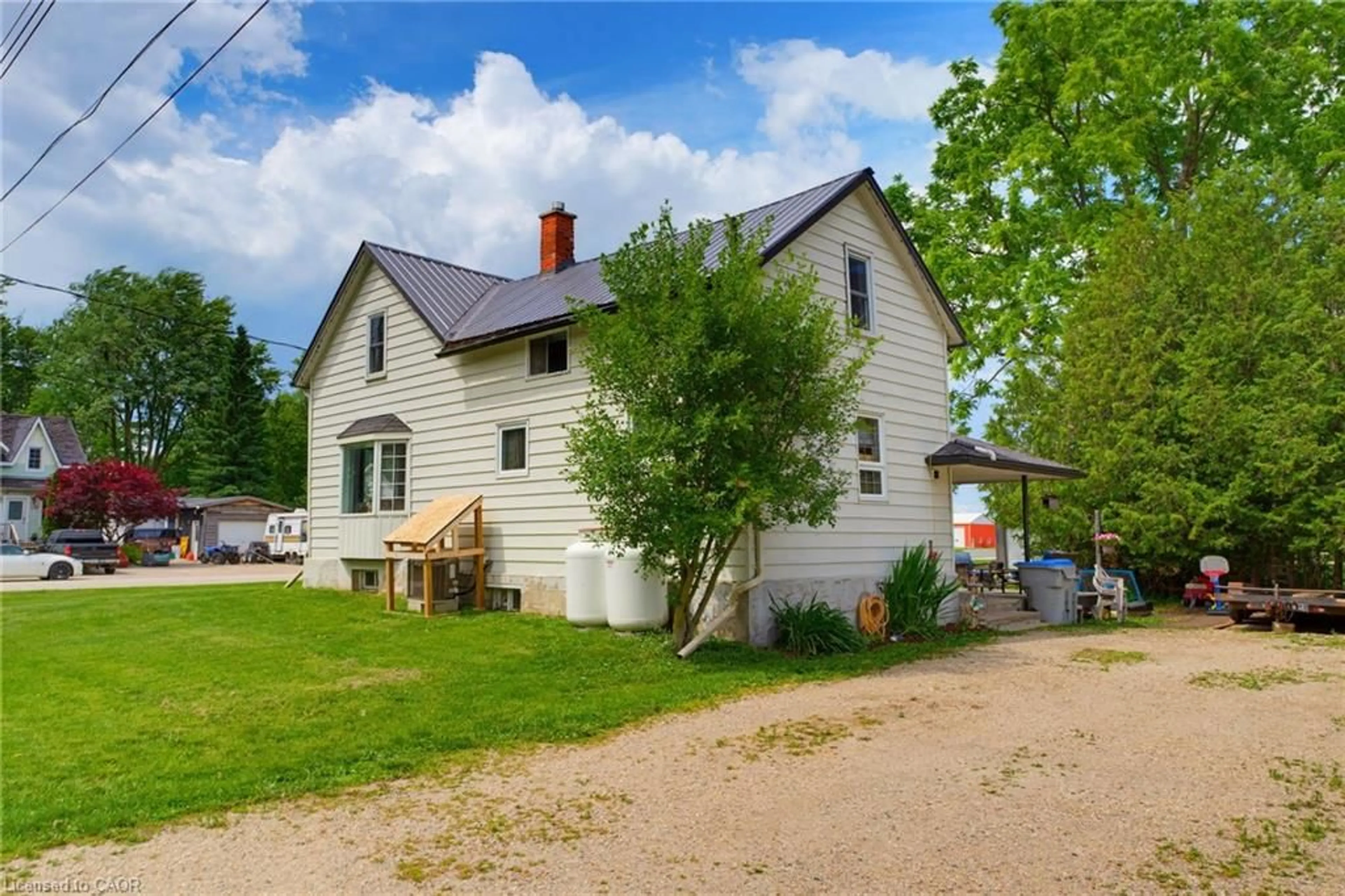 A pic from outside/outdoor area/front of a property/back of a property/a pic from drone, street for 191 Selby St, Monkton Ontario N0K 1P0