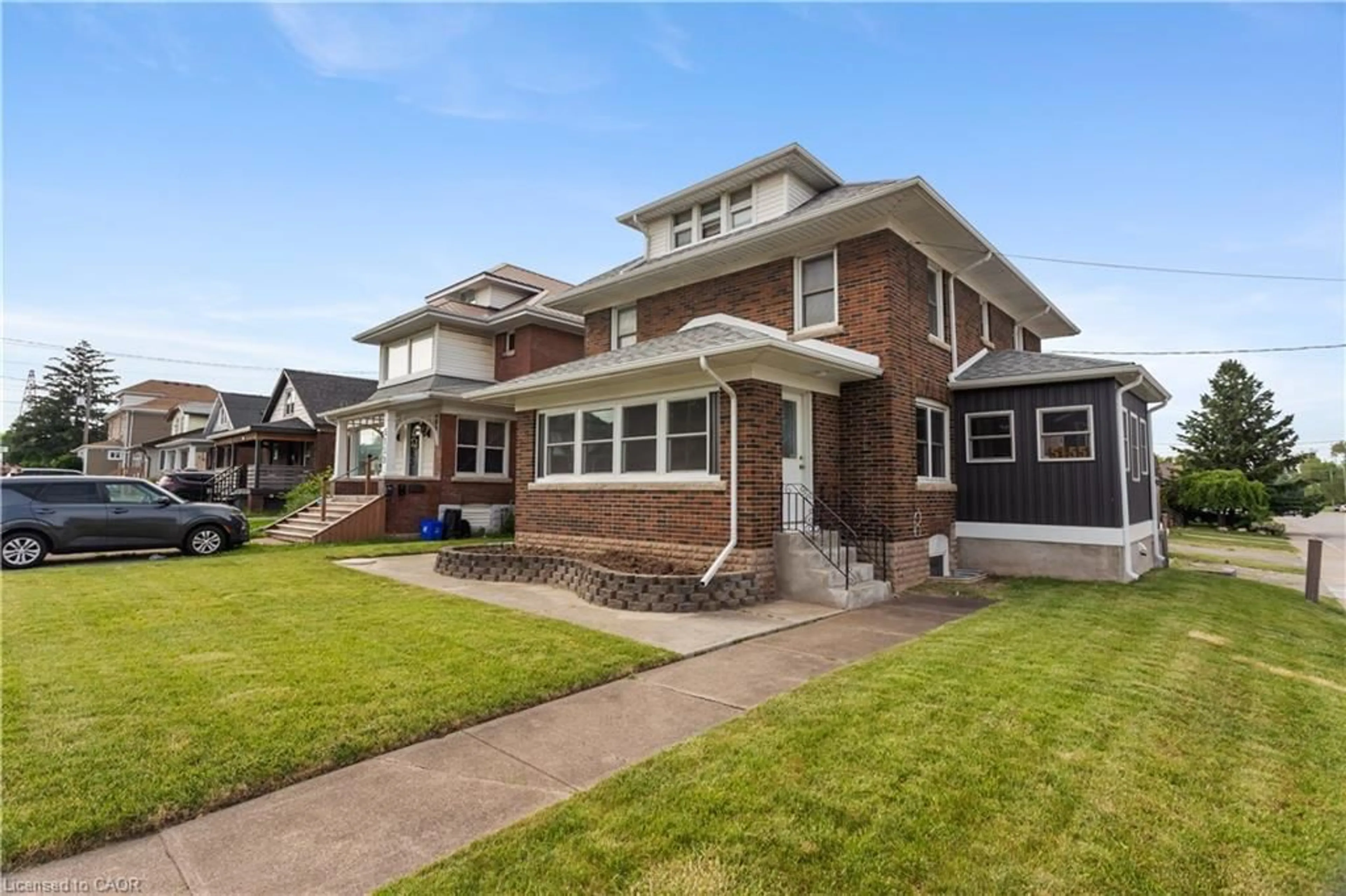 Home with brick exterior material, street for 5155 Bridge St, Niagara Falls Ontario L2E 2T2