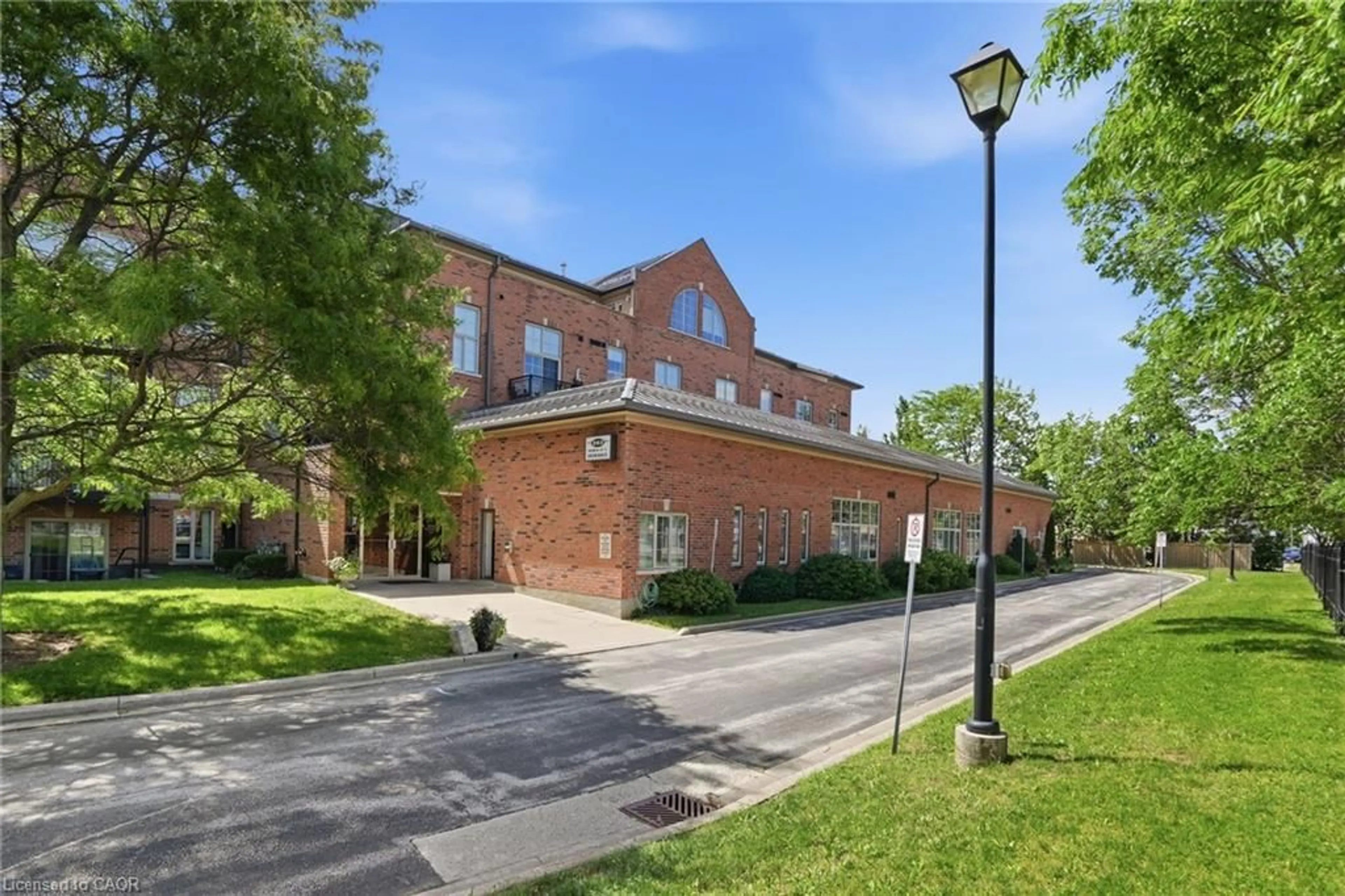 Home with brick exterior material, street for 262 Dundas St #219, Waterdown Ontario L8B 1A9