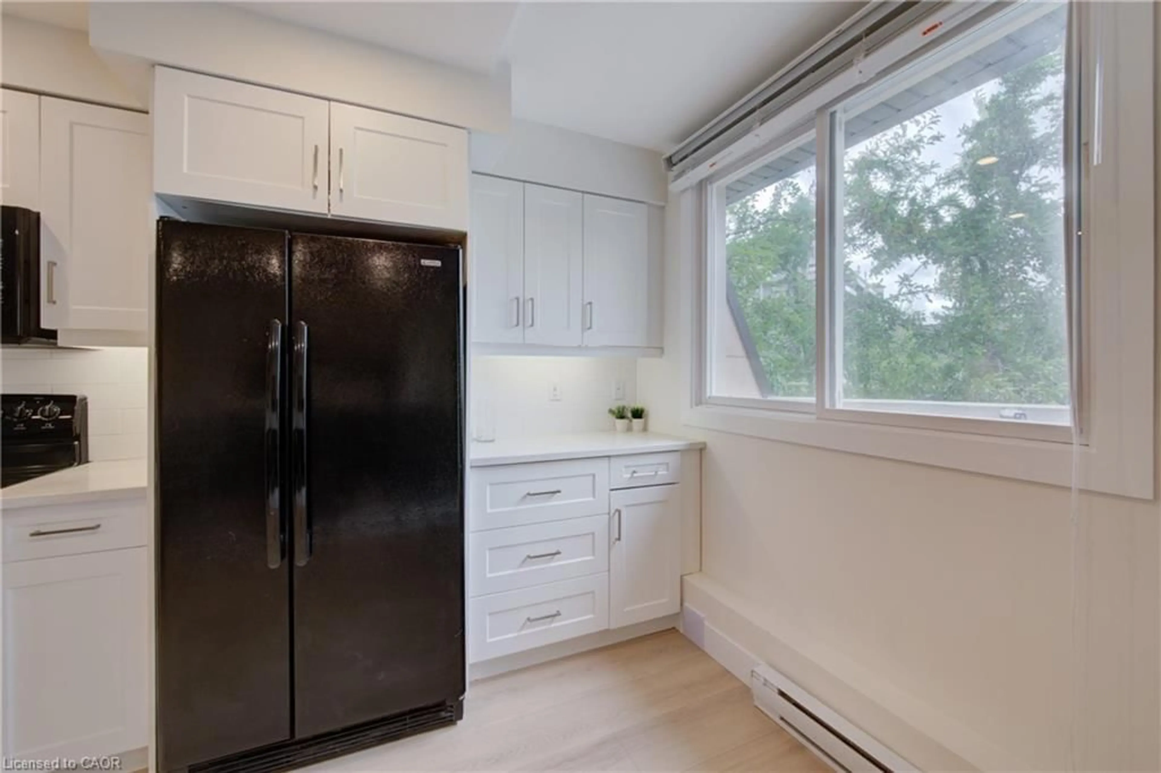 Standard kitchen, unknown for 40 Tannery St #261, Cambridge Ontario N3C 2B9