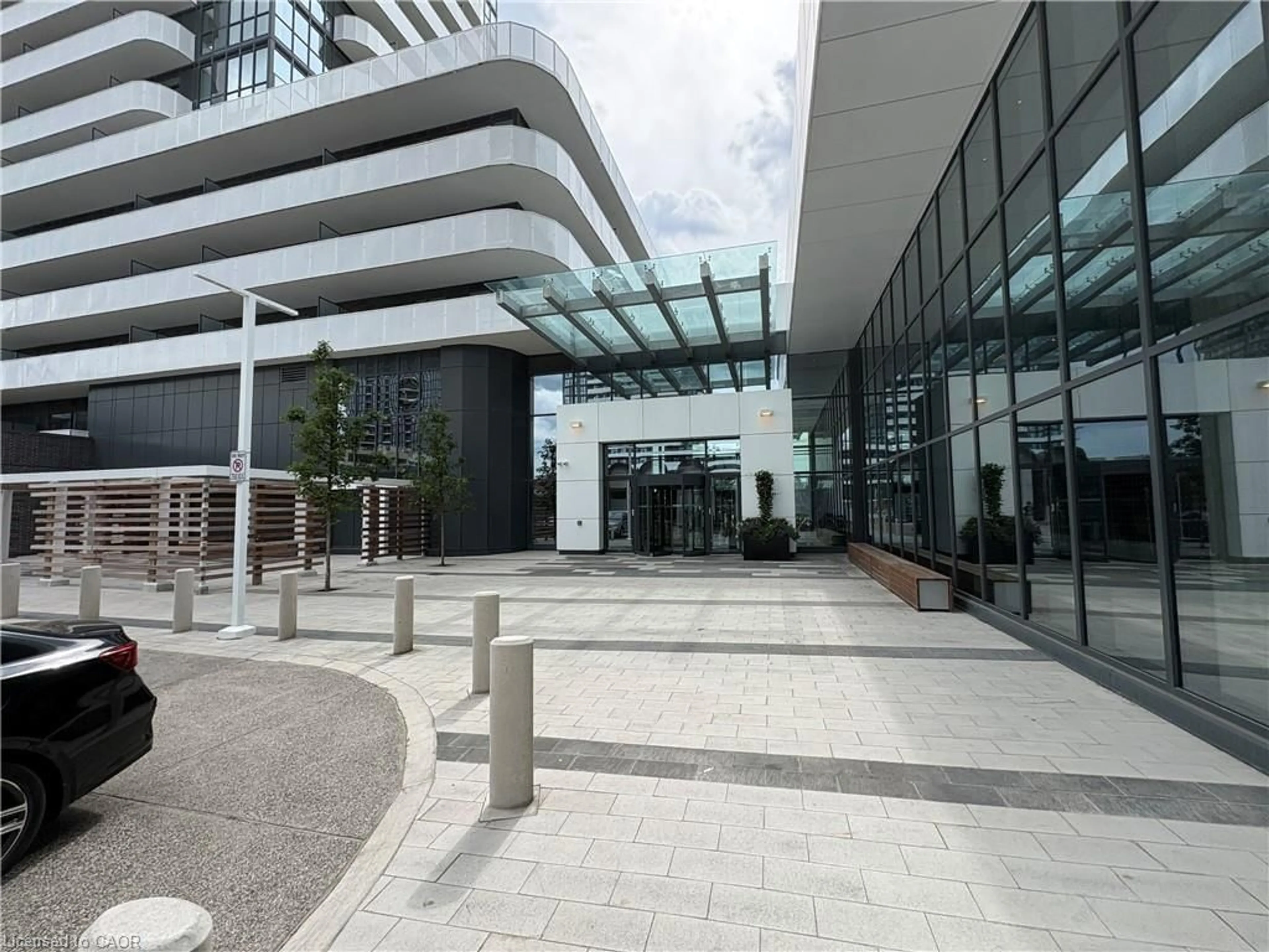 Indoor foyer for 195 Commerce St #1603, Vaughan Ontario L4K 0P9