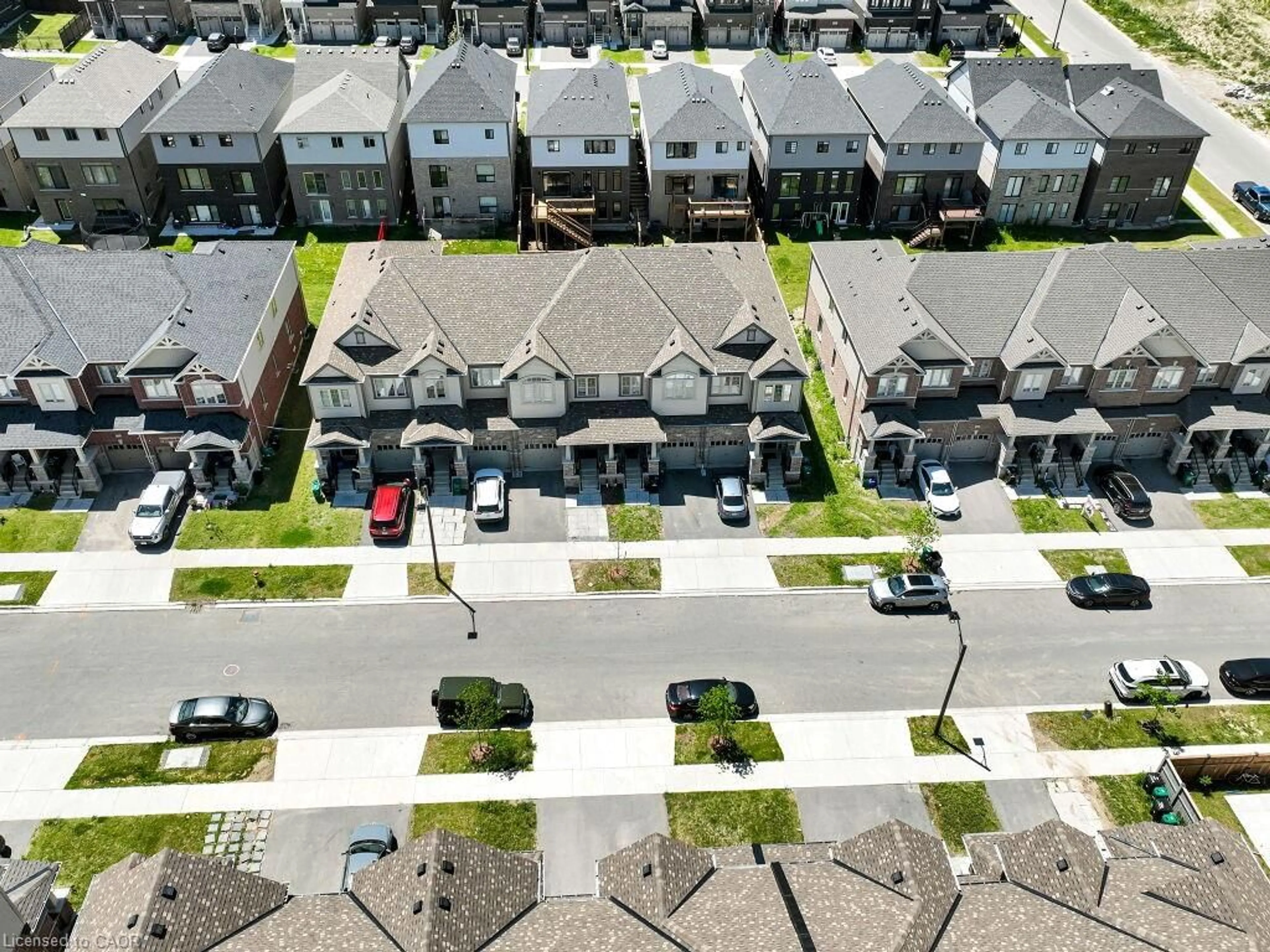 A pic from outside/outdoor area/front of a property/back of a property/a pic from drone, street for 76 Grassbourne Ave, Kitchener Ontario N2R 0S5