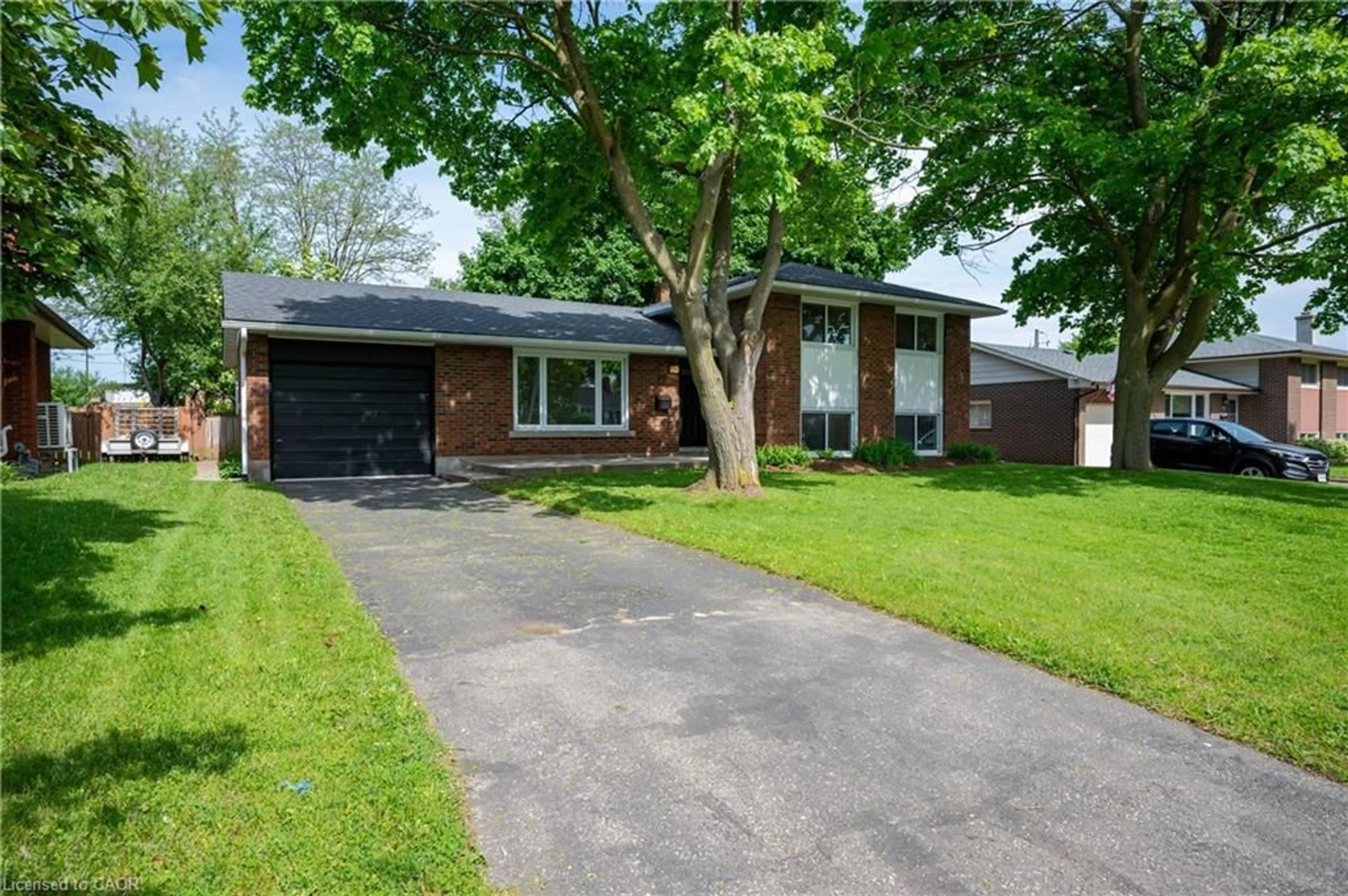 Home with brick exterior material, street for 19 Taylor Ave, Cambridge Ontario N1R 5M1