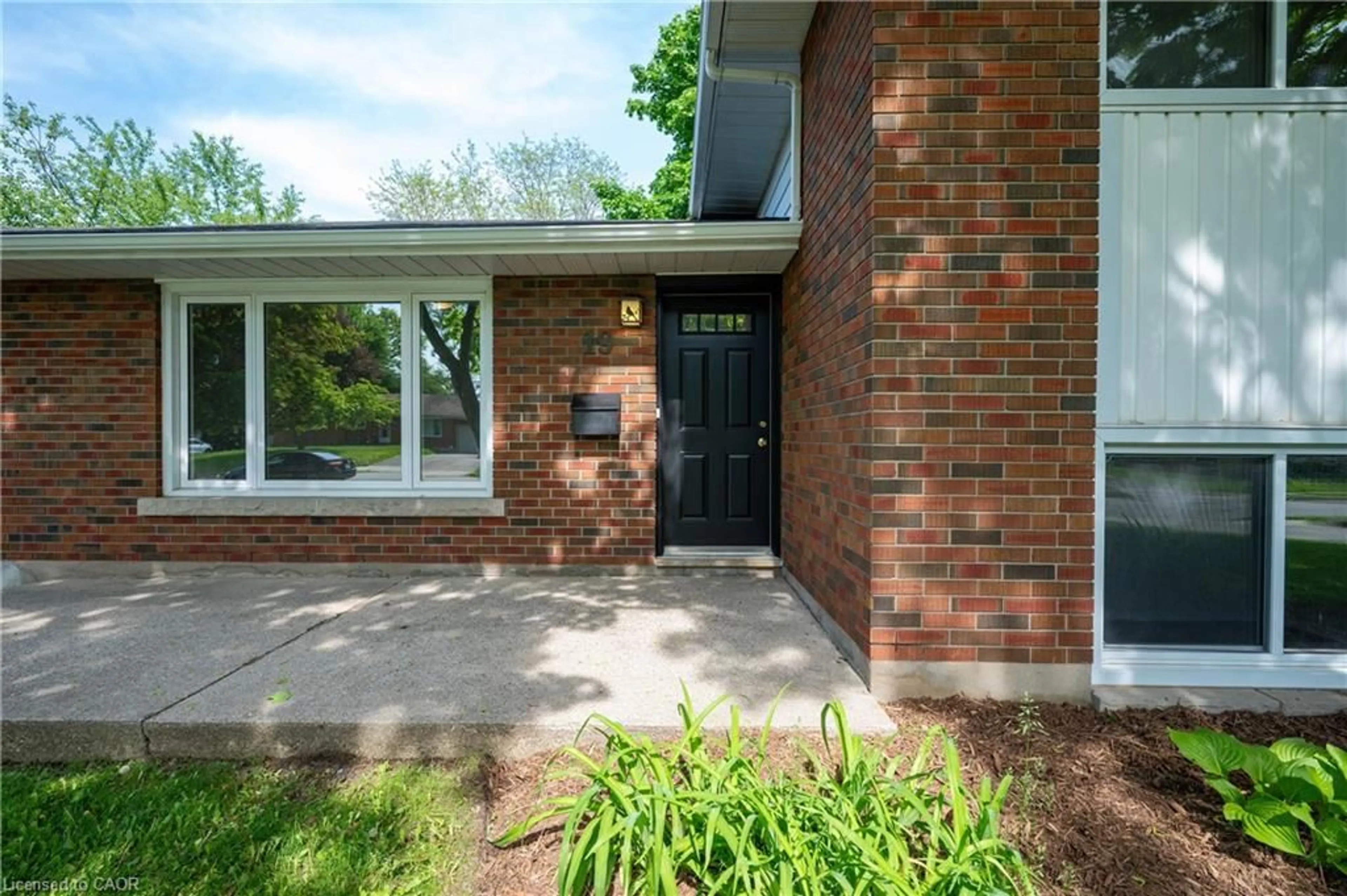 Home with brick exterior material, street for 19 Taylor Ave, Cambridge Ontario N1R 5M1