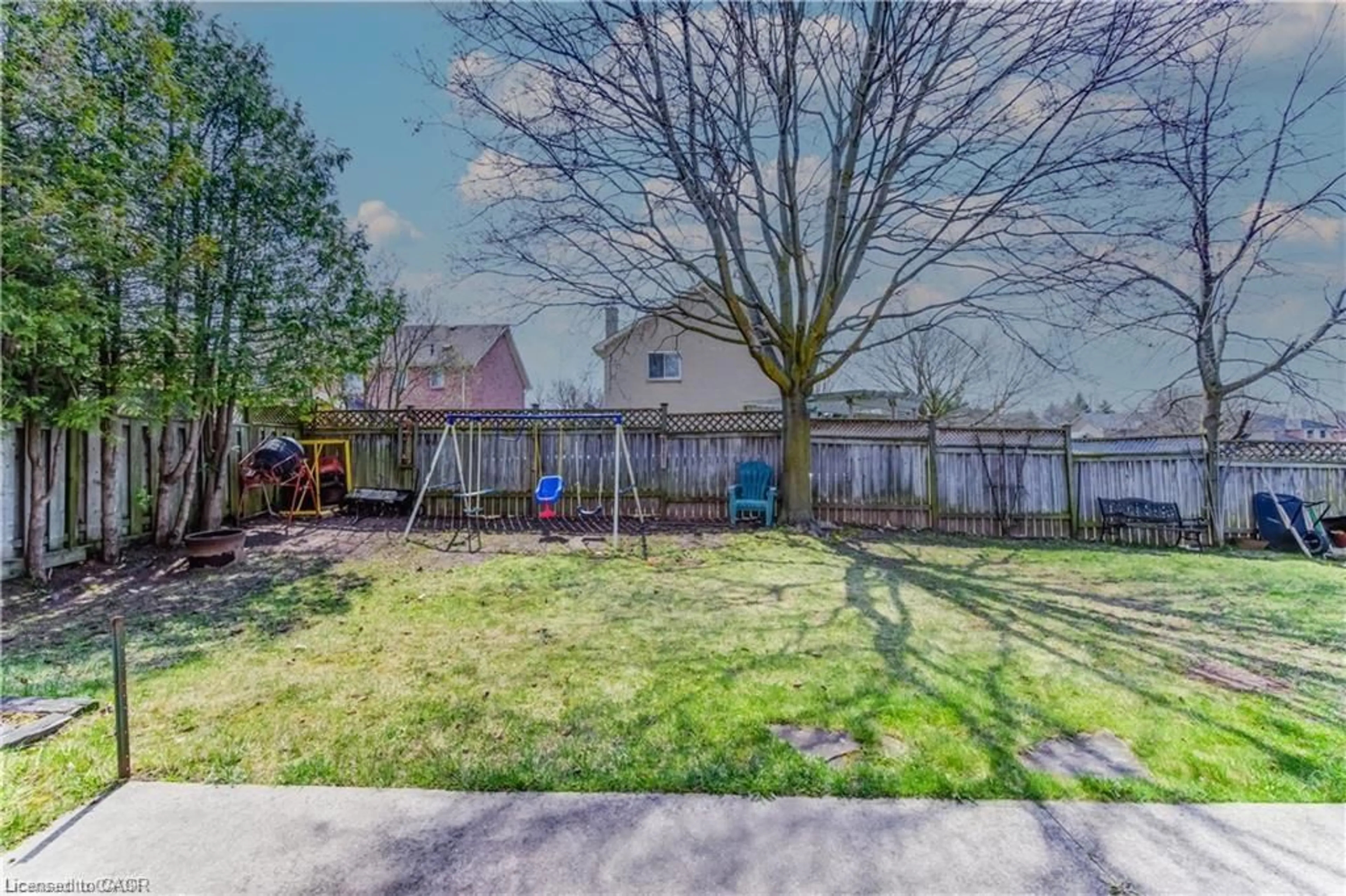 A pic from outside/outdoor area/front of a property/back of a property/a pic from drone, street for 27 Tassie Lane, Cambridge Ontario N1T 1C7