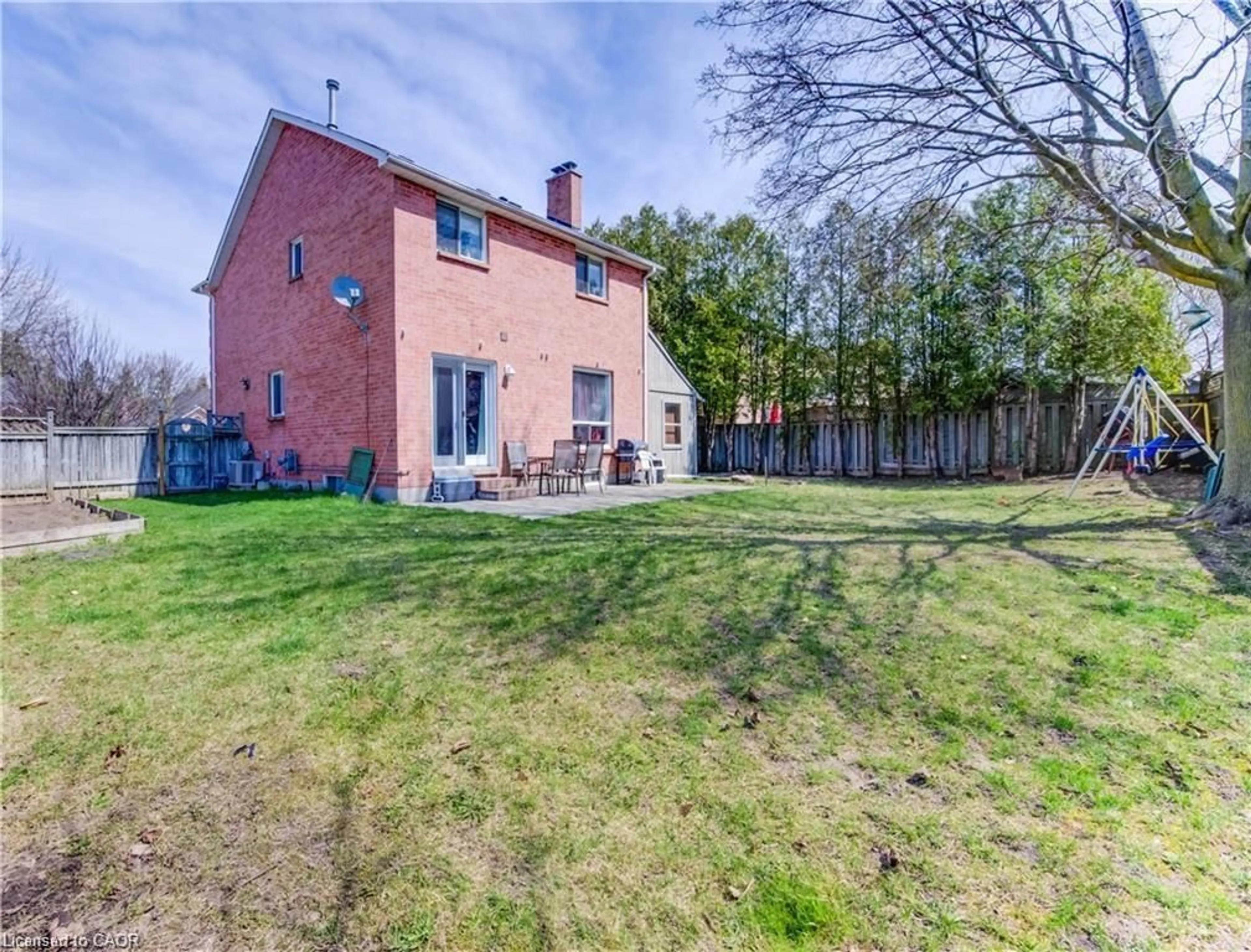 A pic from outside/outdoor area/front of a property/back of a property/a pic from drone, street for 27 Tassie Lane, Cambridge Ontario N1T 1C7