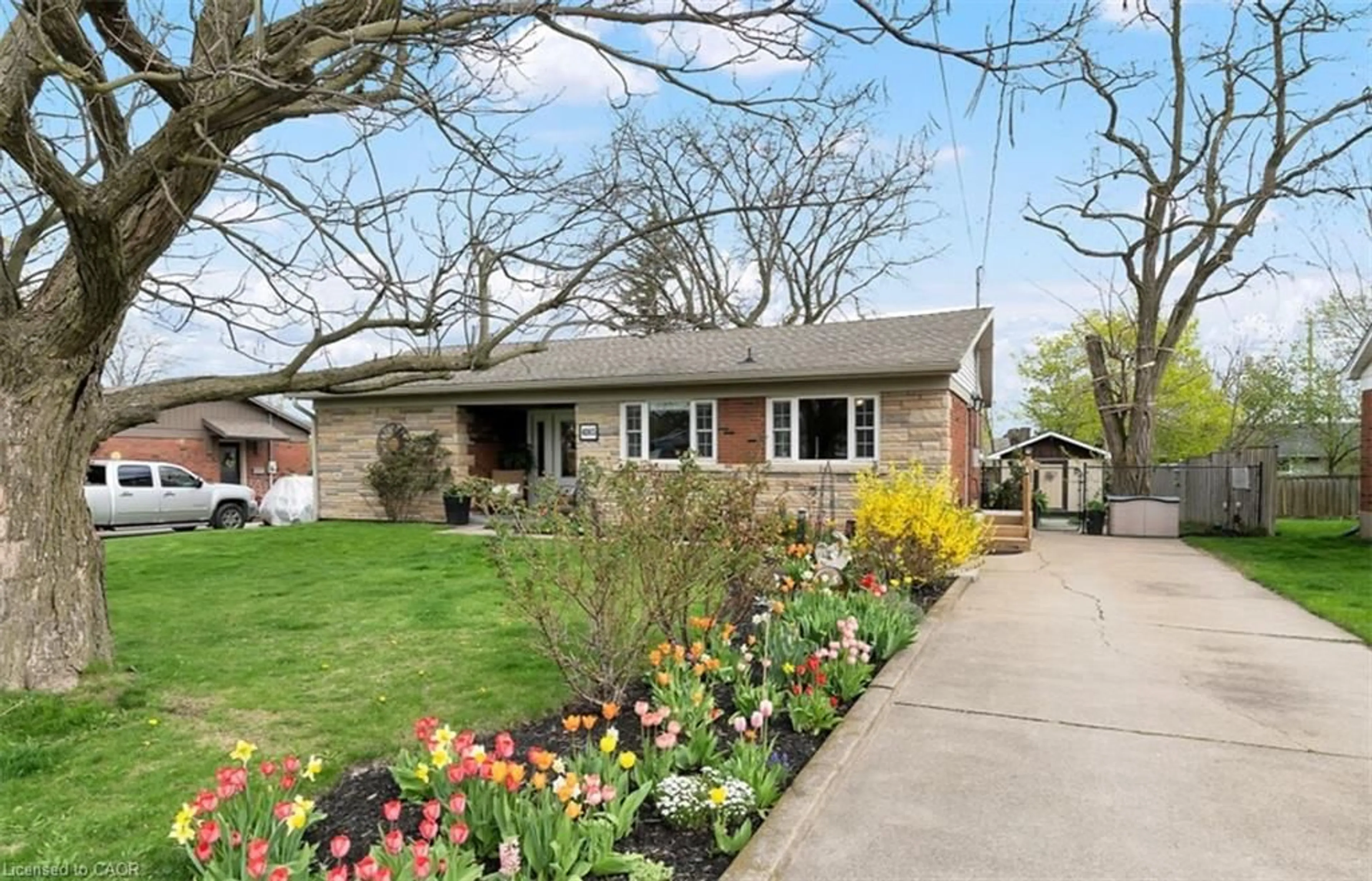 Home with brick exterior material, street for 4165 William St, Beamsville Ontario L3J 0K7