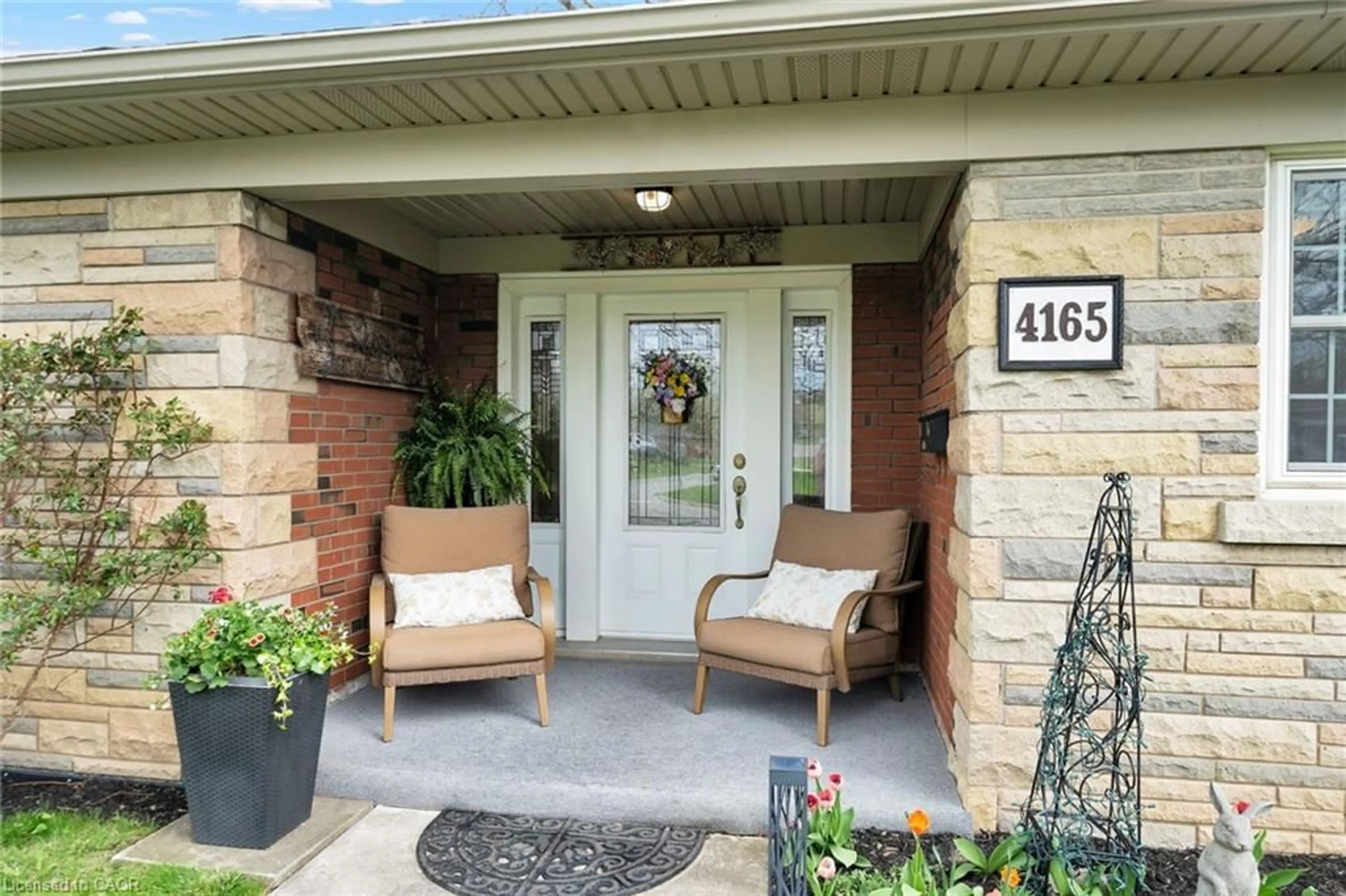 Indoor entryway for 4165 William St, Beamsville Ontario L3J 0K7