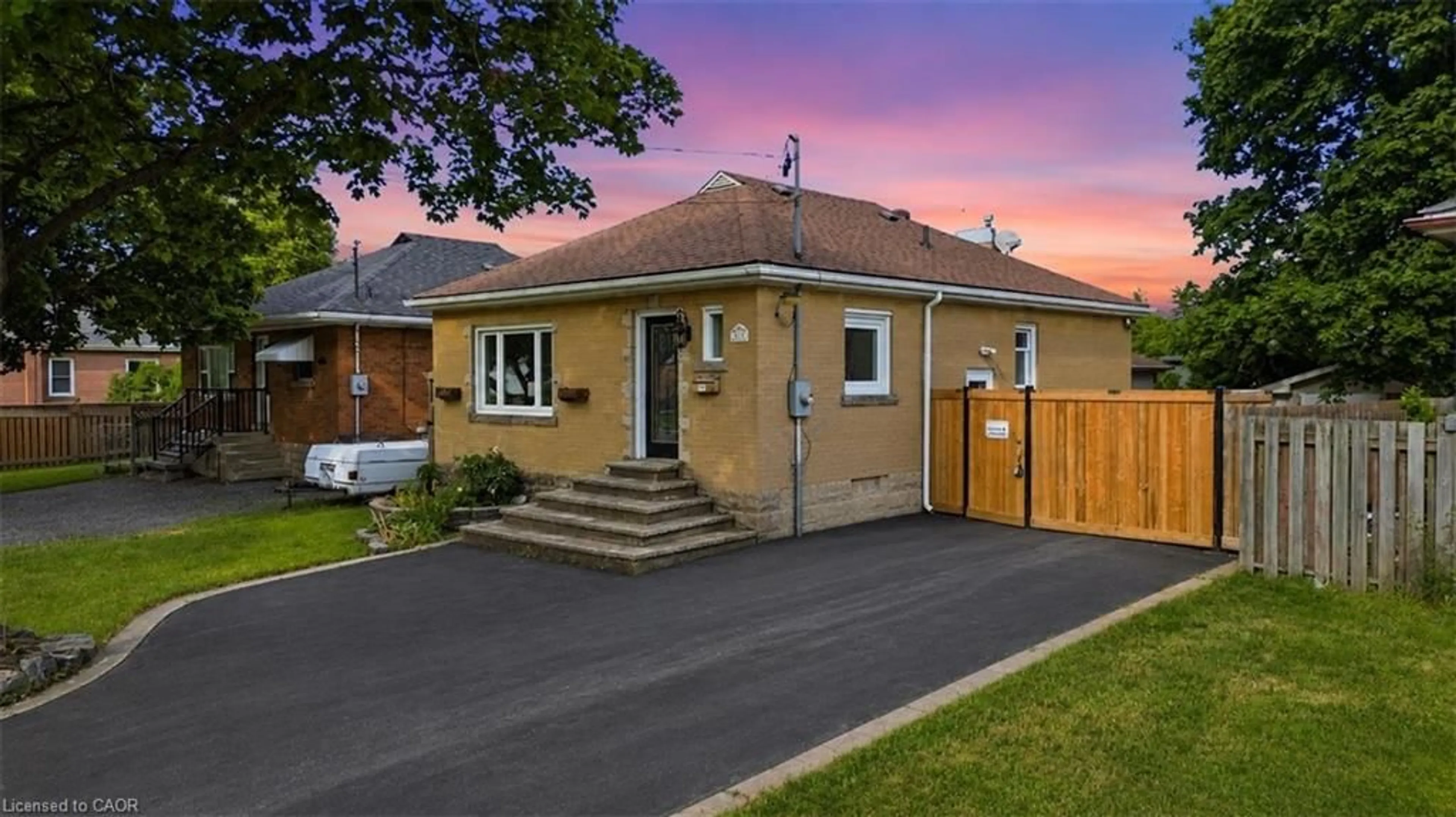 Home with brick exterior material, street for 627 Upper Sherman Ave, Hamilton Ontario L8V 3M4