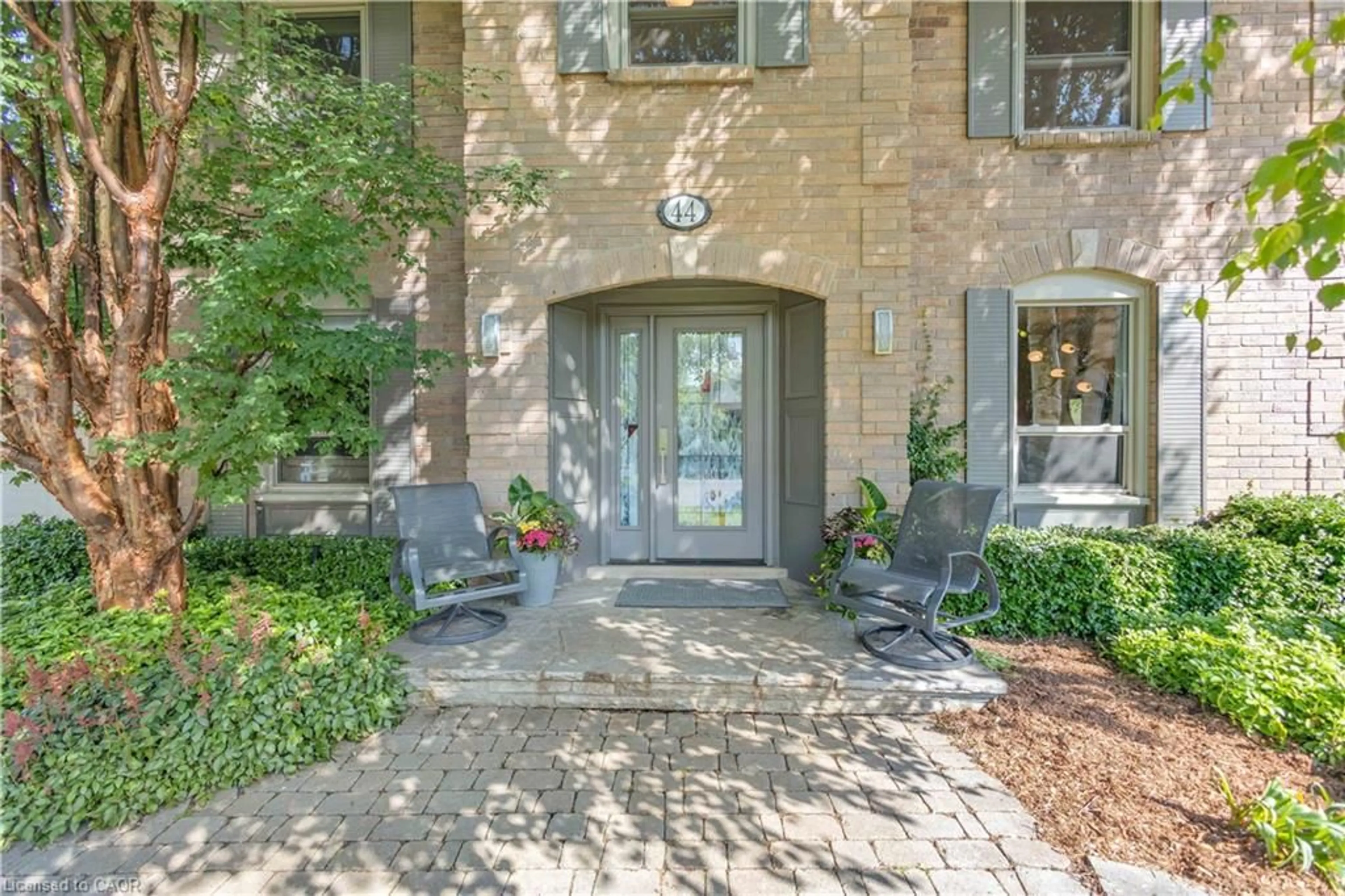 Indoor entryway for 44 Hammill Crt, Ancaster Ontario L9G 4L4