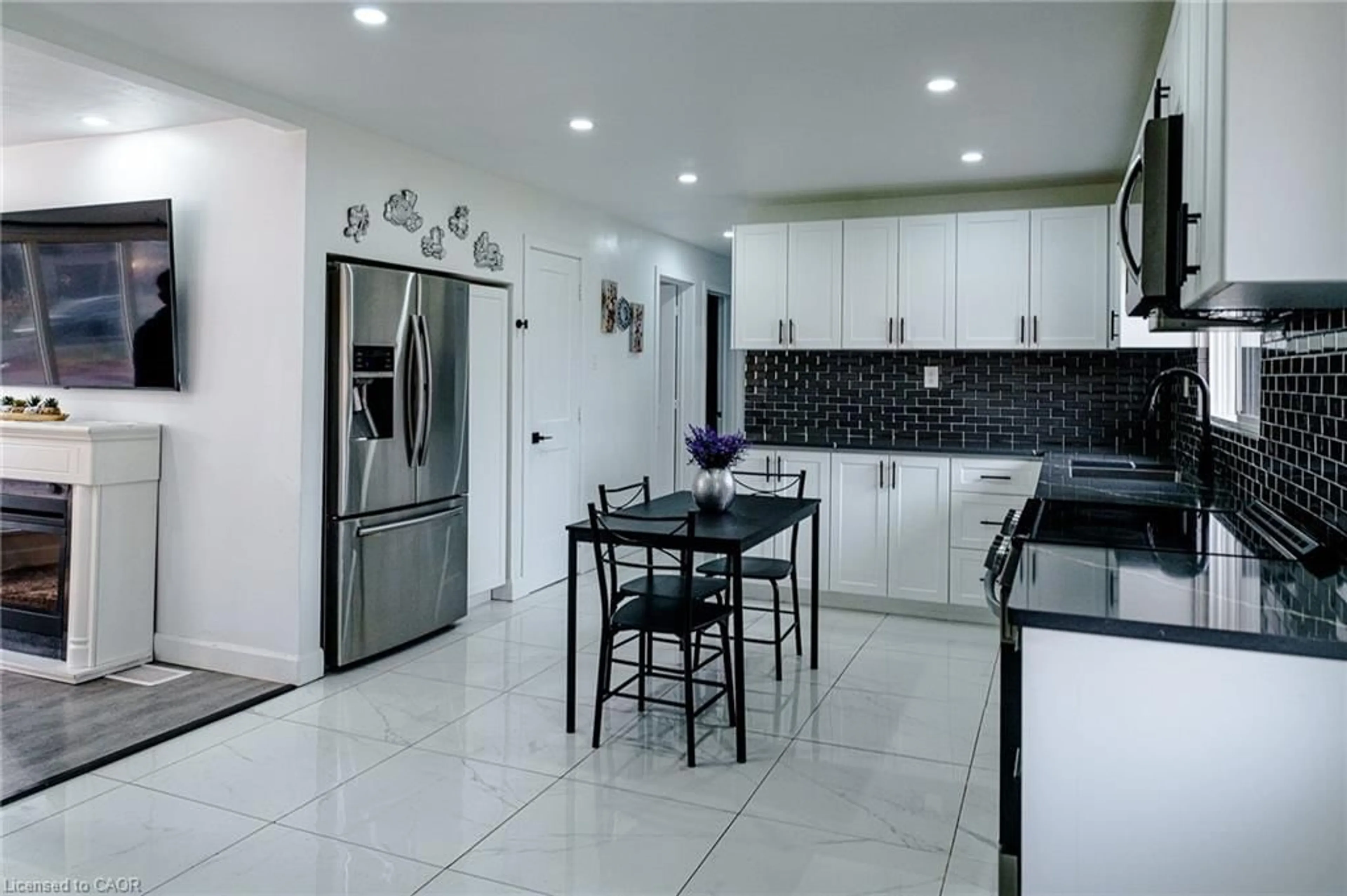 Open concept kitchen, ceramic/tile floor for 6540 Twenty Rd, Hamilton Ontario L0R 1P0