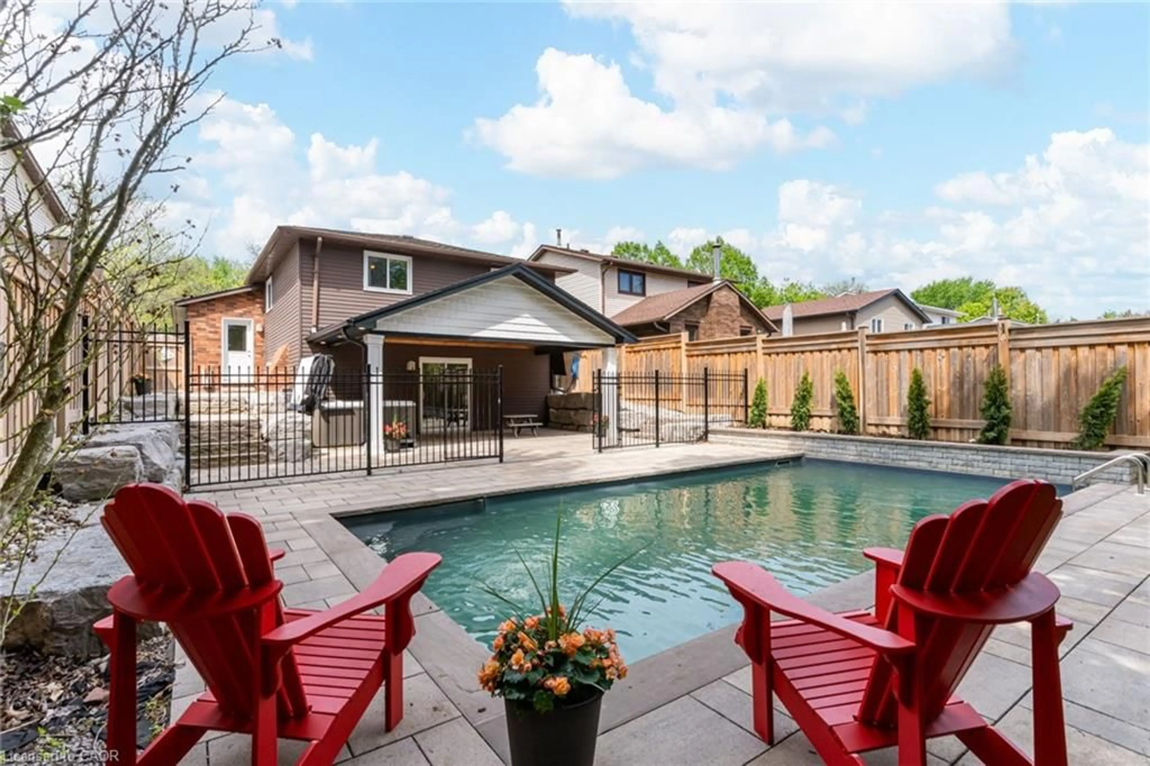 Patio, unknown for 27 Bloomsbury Crt, Ancaster Ontario L9G 4L5