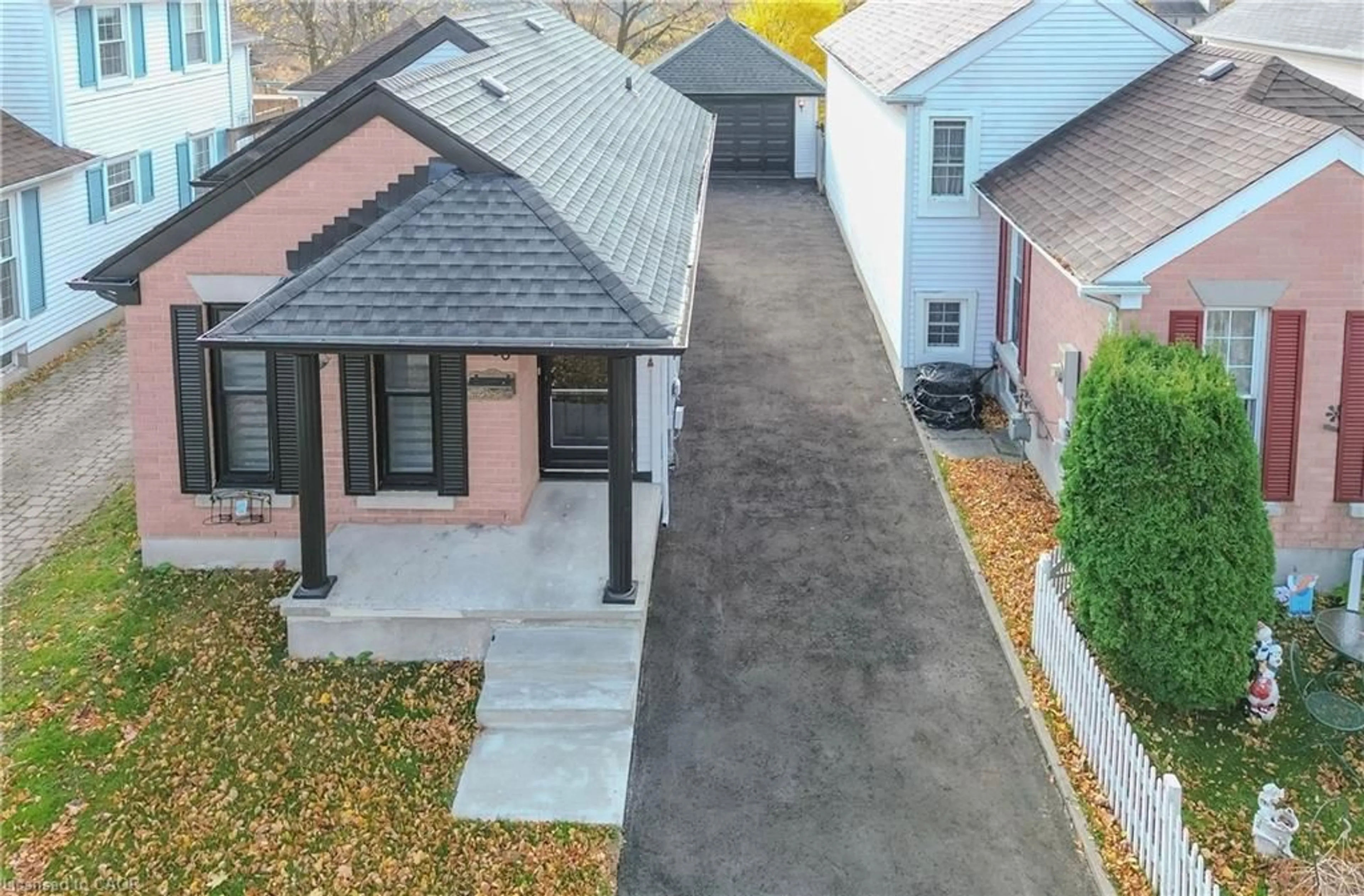 A pic from outside/outdoor area/front of a property/back of a property/a pic from drone, street for 133 Wake Robin Dr, Kitchener Ontario N2E 3L6