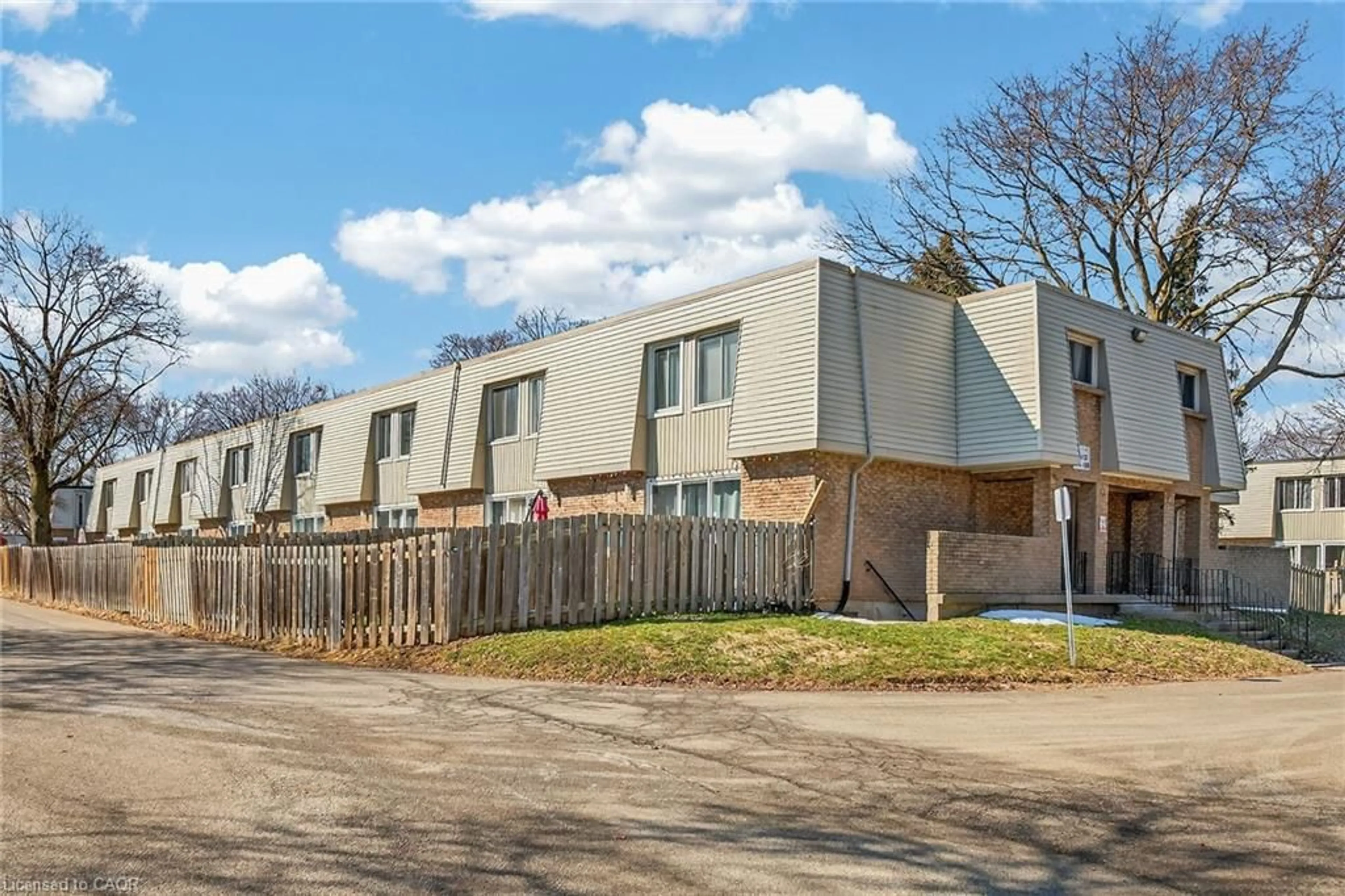 Unknown for 17 Old Pine Trail #182, St. Catharines Ontario L2M 6P9
