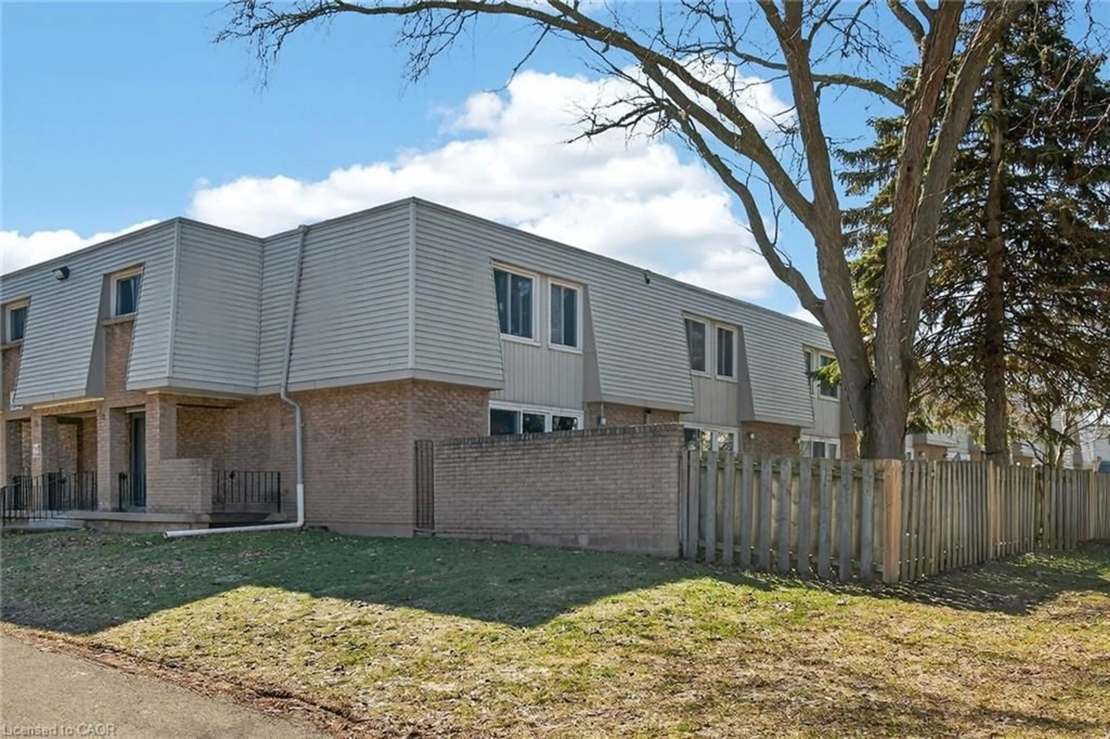 Unknown for 17 Old Pine Trail #182, St. Catharines Ontario L2M 6P9