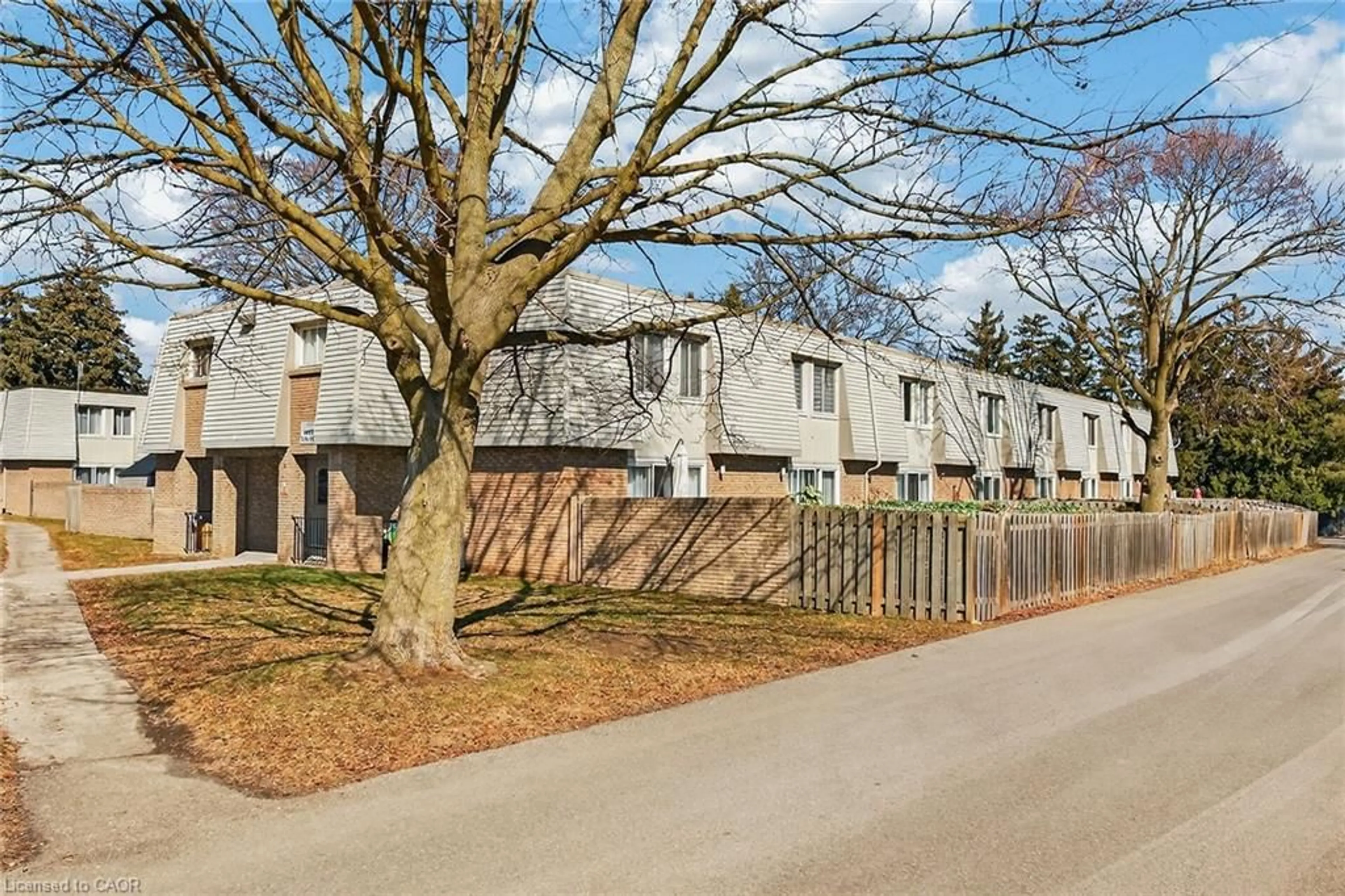 Unknown for 17 Old Pine Trail #182, St. Catharines Ontario L2M 6P9