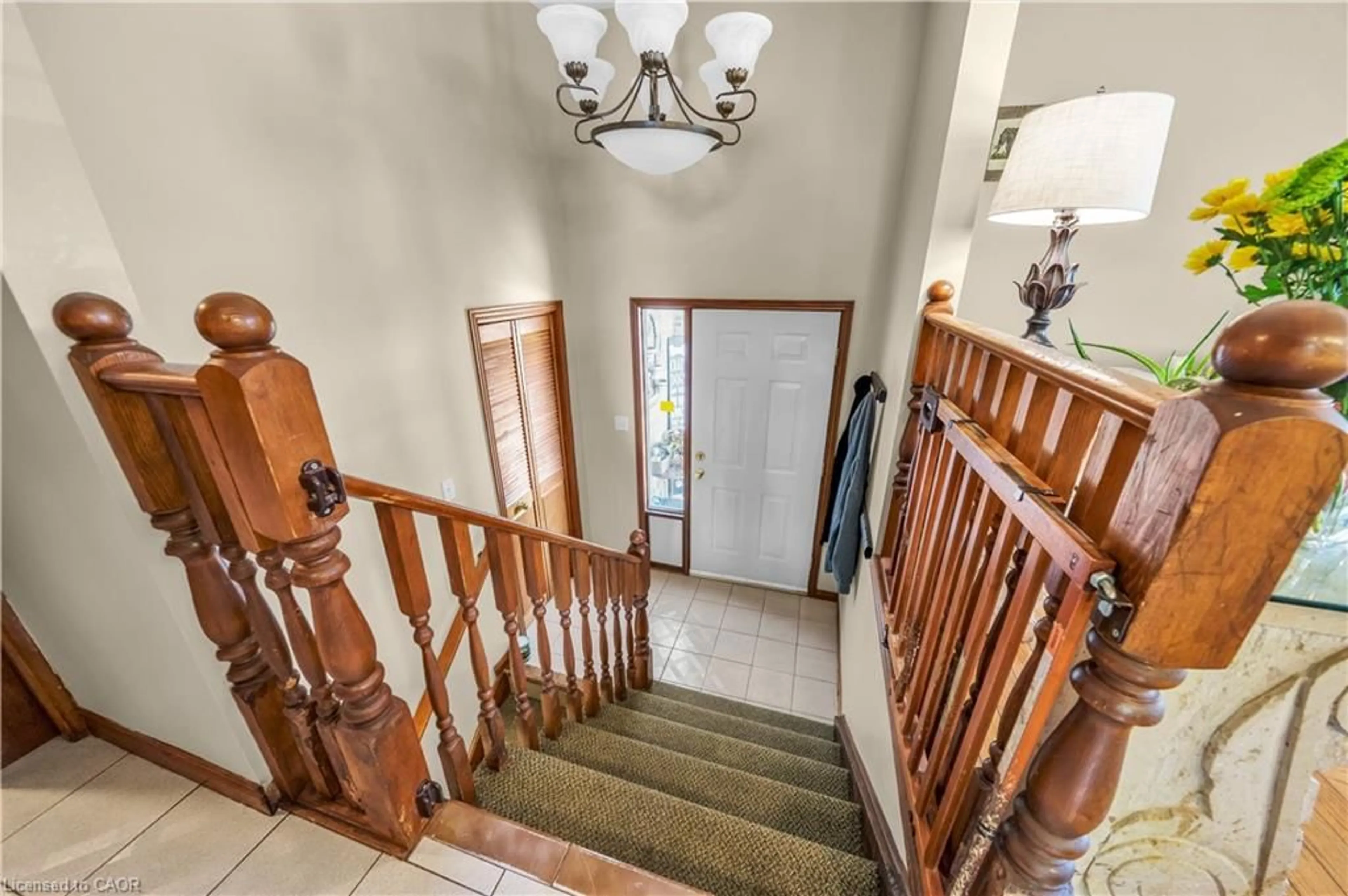 Indoor foyer for 3929 Vineyard Cres, Vineland Ontario L0R 2C0