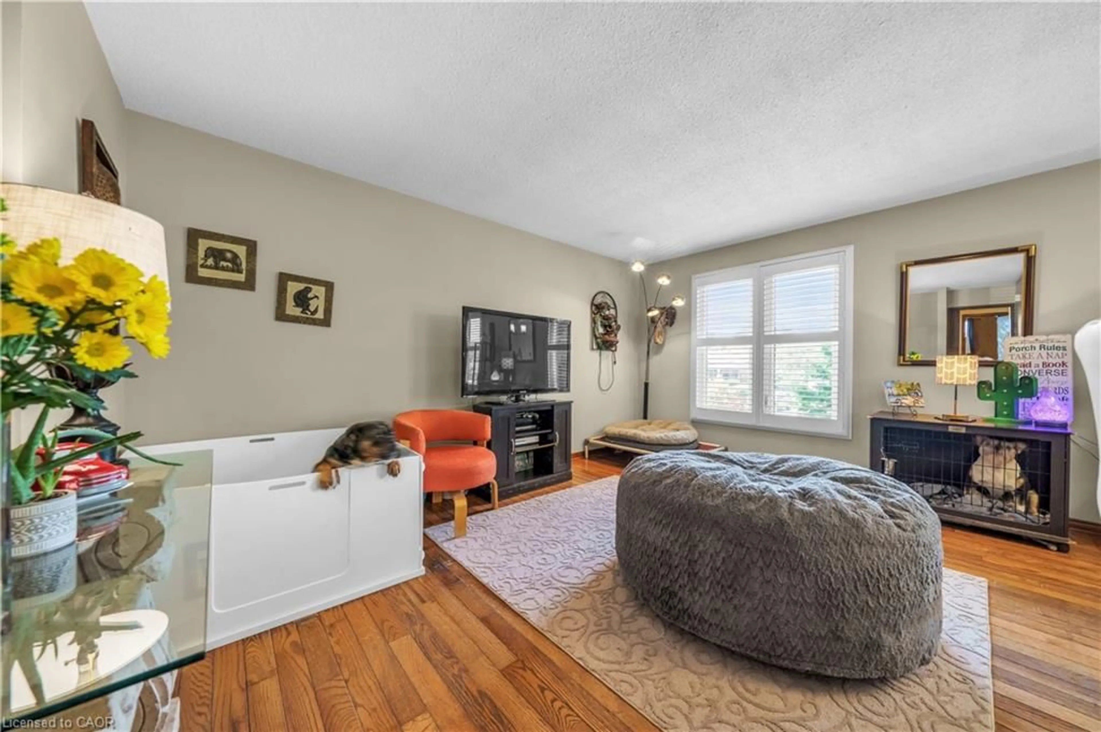 Living room with furniture, unknown for 3929 Vineyard Cres, Vineland Ontario L0R 2C0