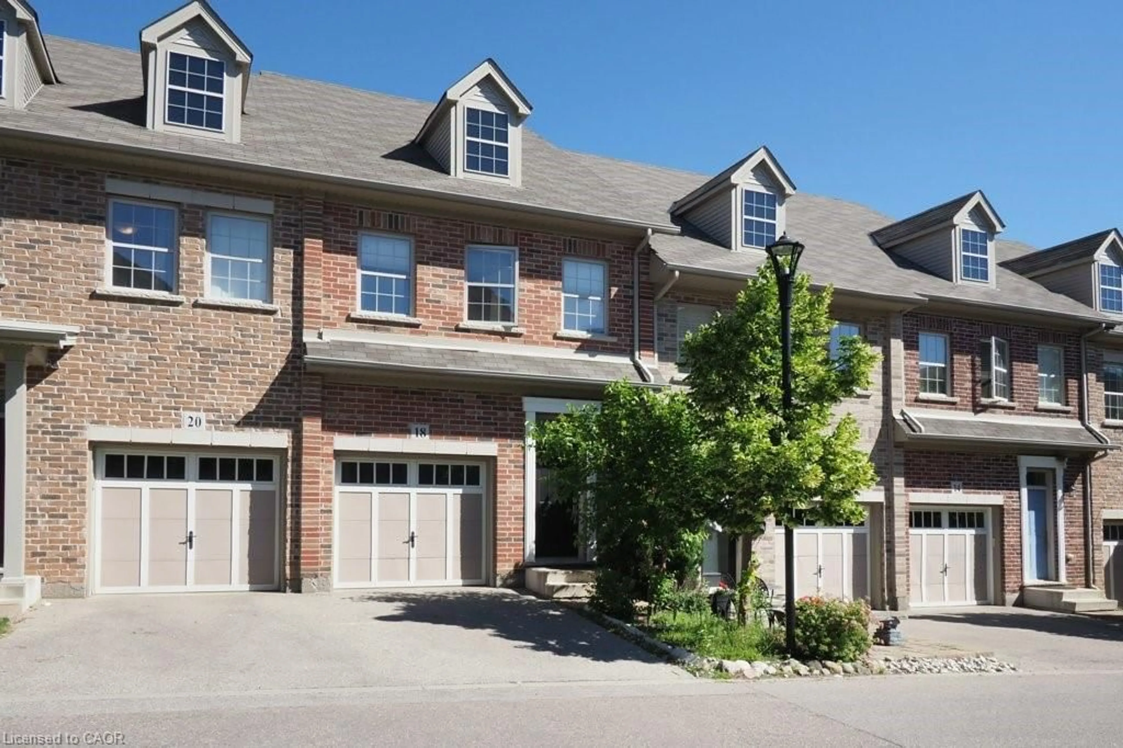 Home with brick exterior material, street for 18 Robert Peel Rd, Kitchener Ontario N2H 0B3