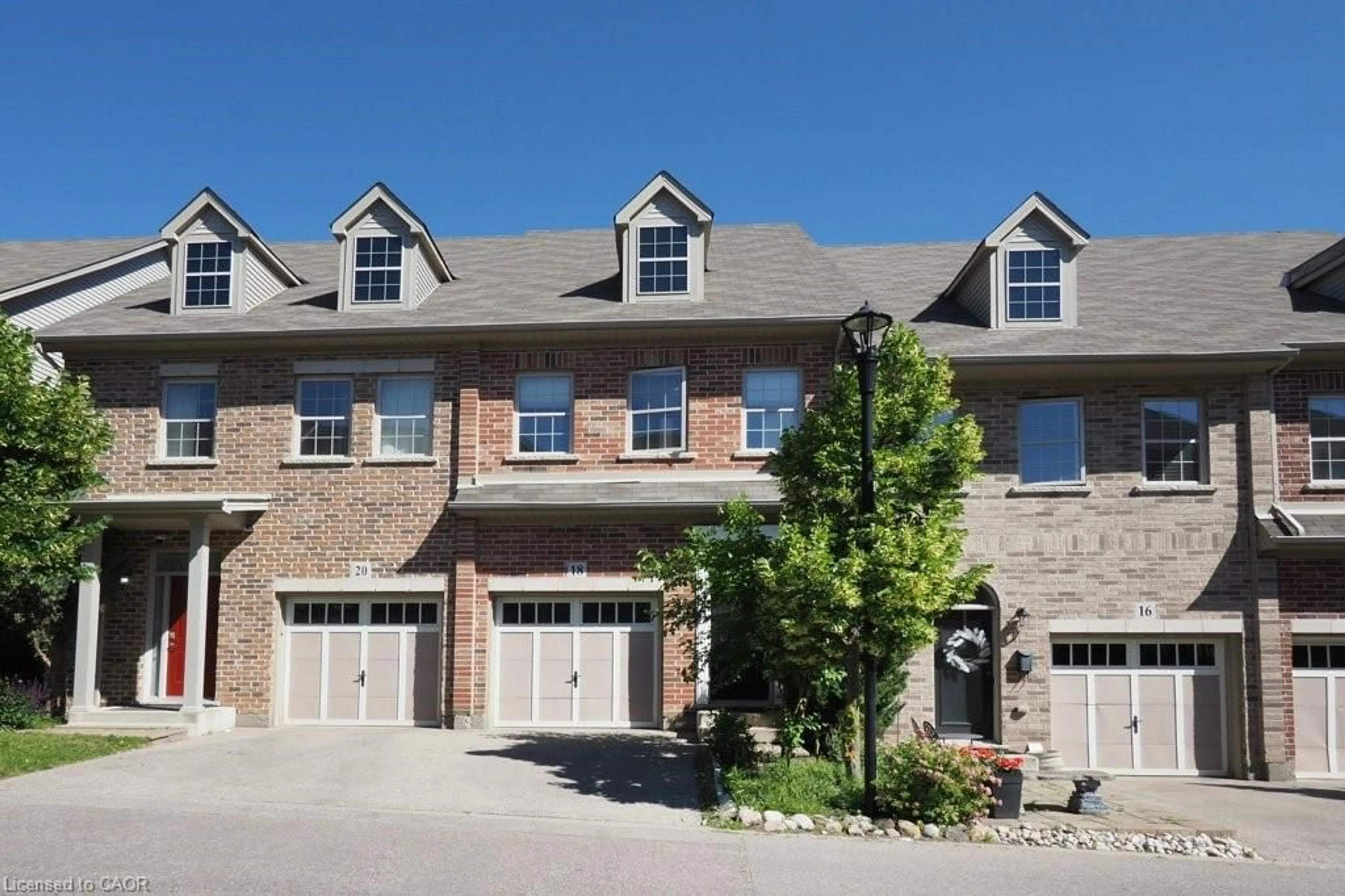 Home with brick exterior material, street for 18 Robert Peel Rd, Kitchener Ontario N2H 0B3