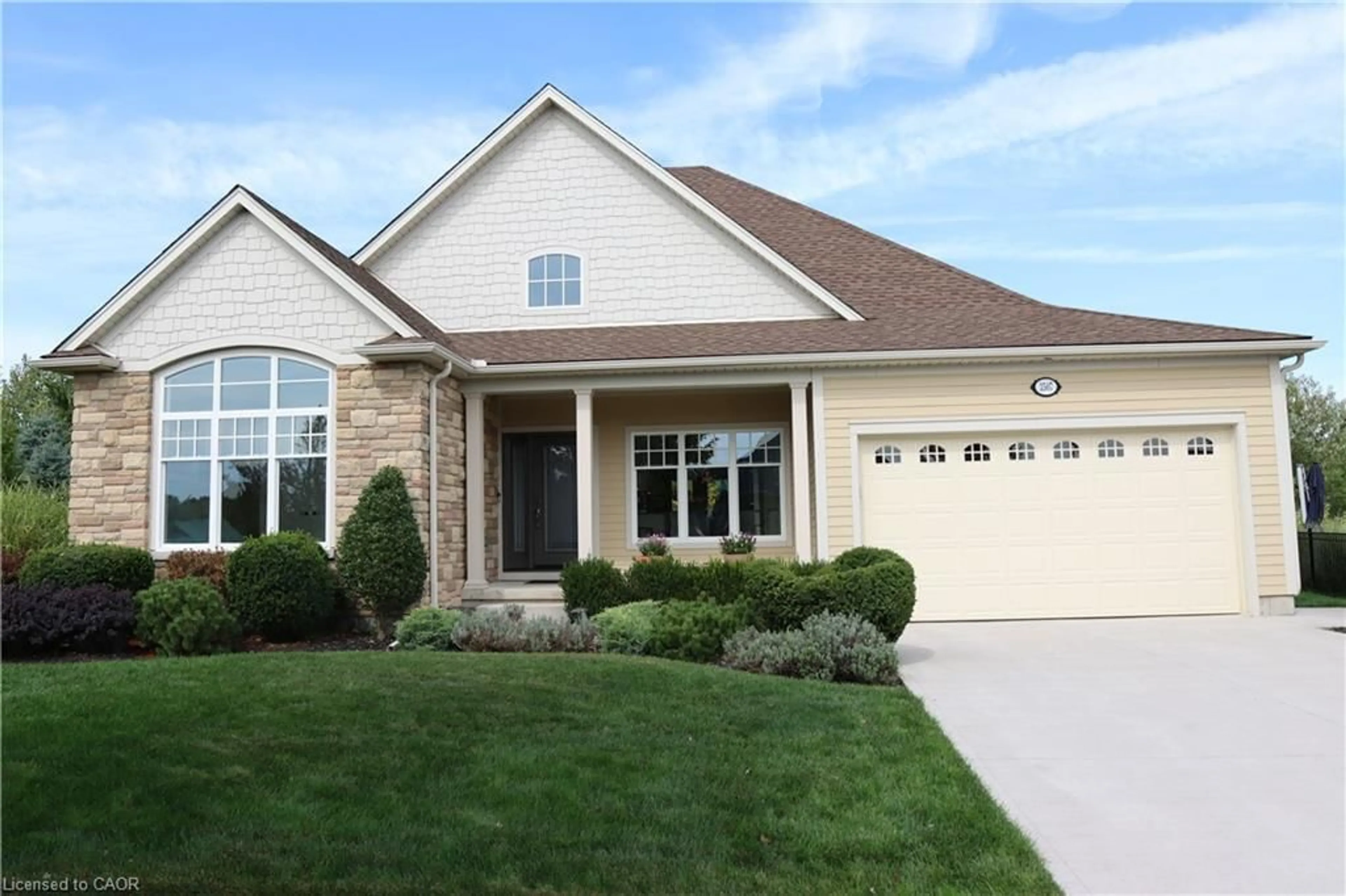 Home with vinyl exterior material, street for 3507 Trillium Cres, Fort Erie Ontario L0S 1N0