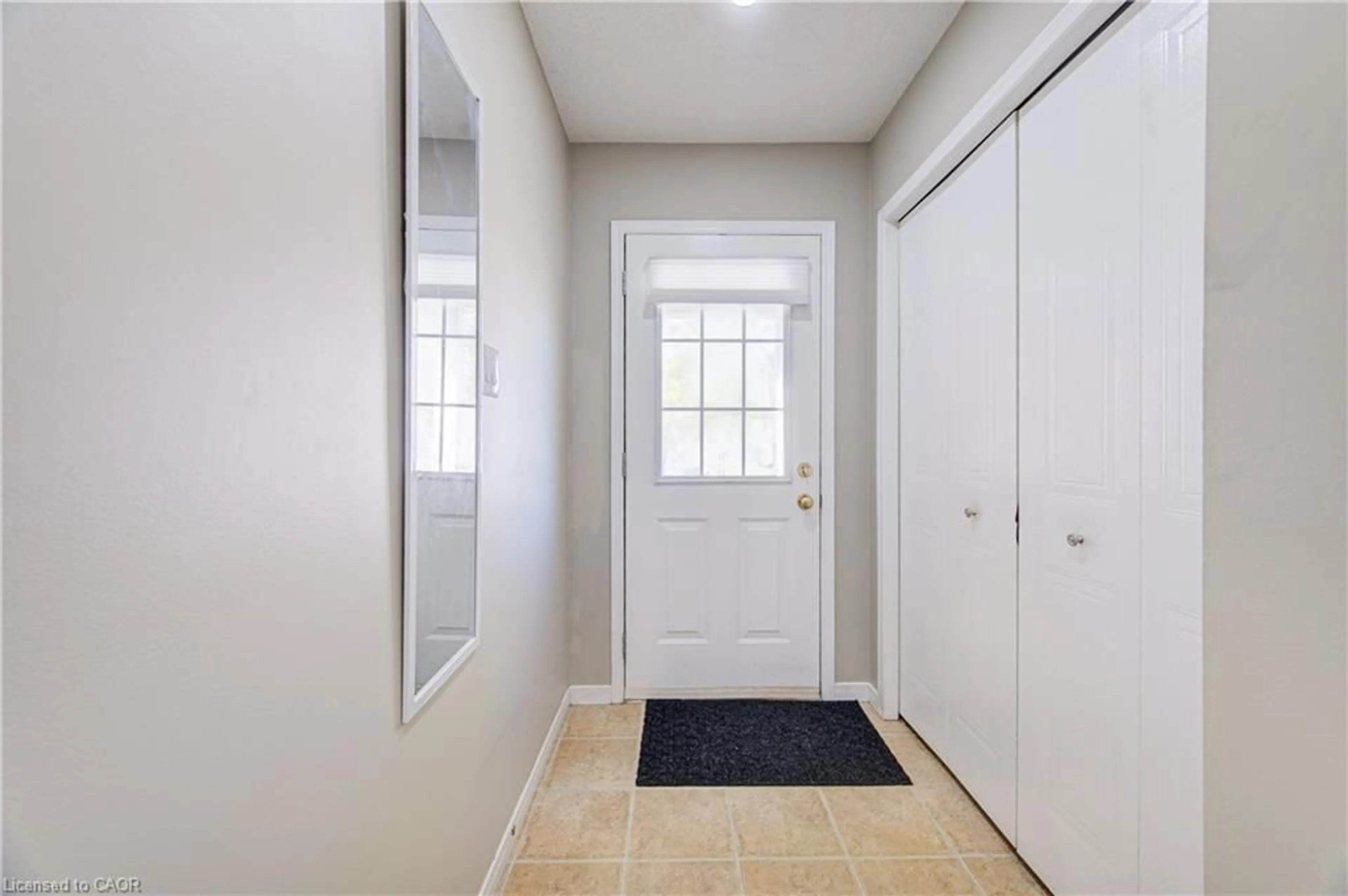 Indoor entryway for 124 Gosling Gdns #37, Guelph Ontario N1G 5K6