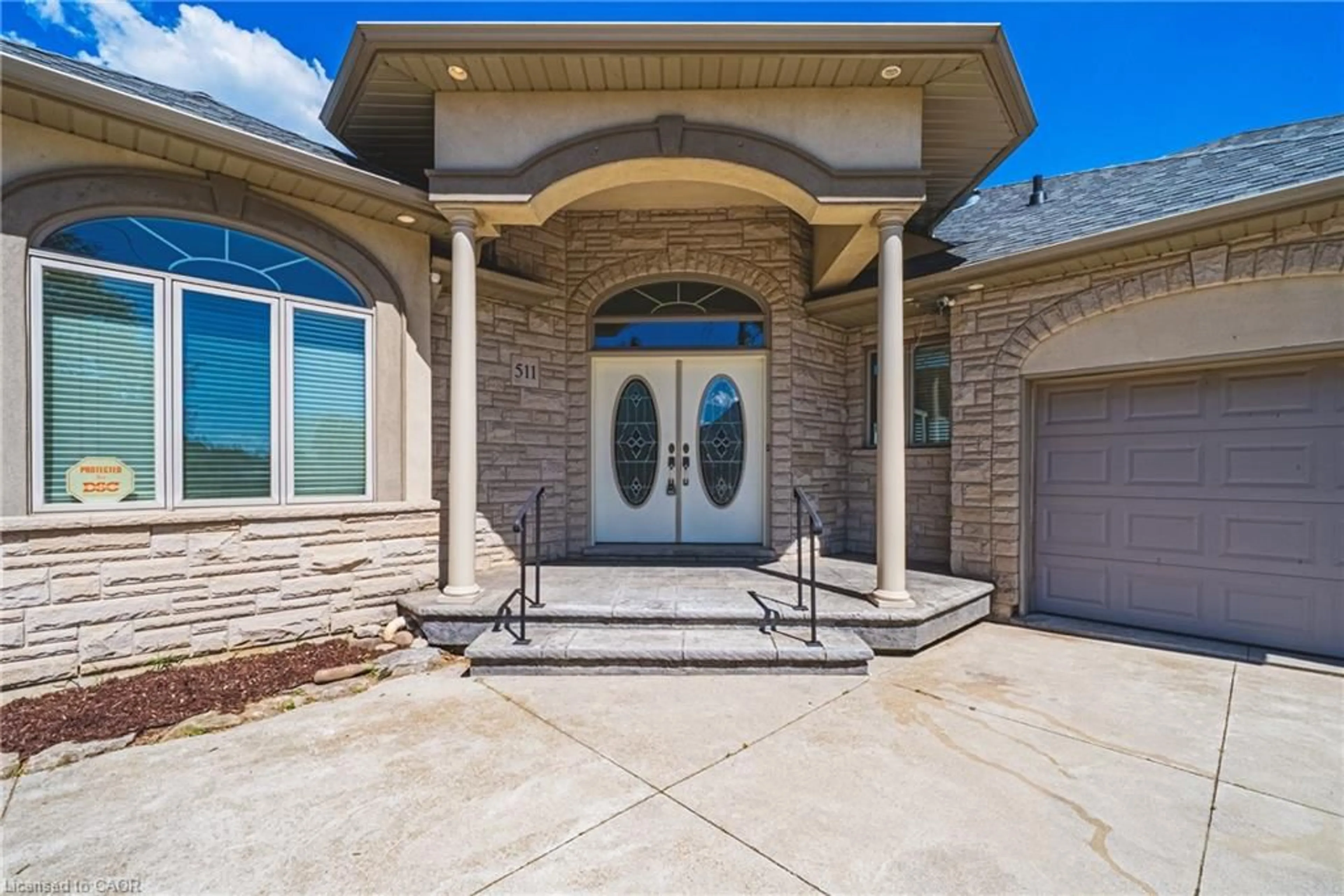 Indoor entryway for 511 Glover Rd, Stoney Creek Ontario L8E 5C6