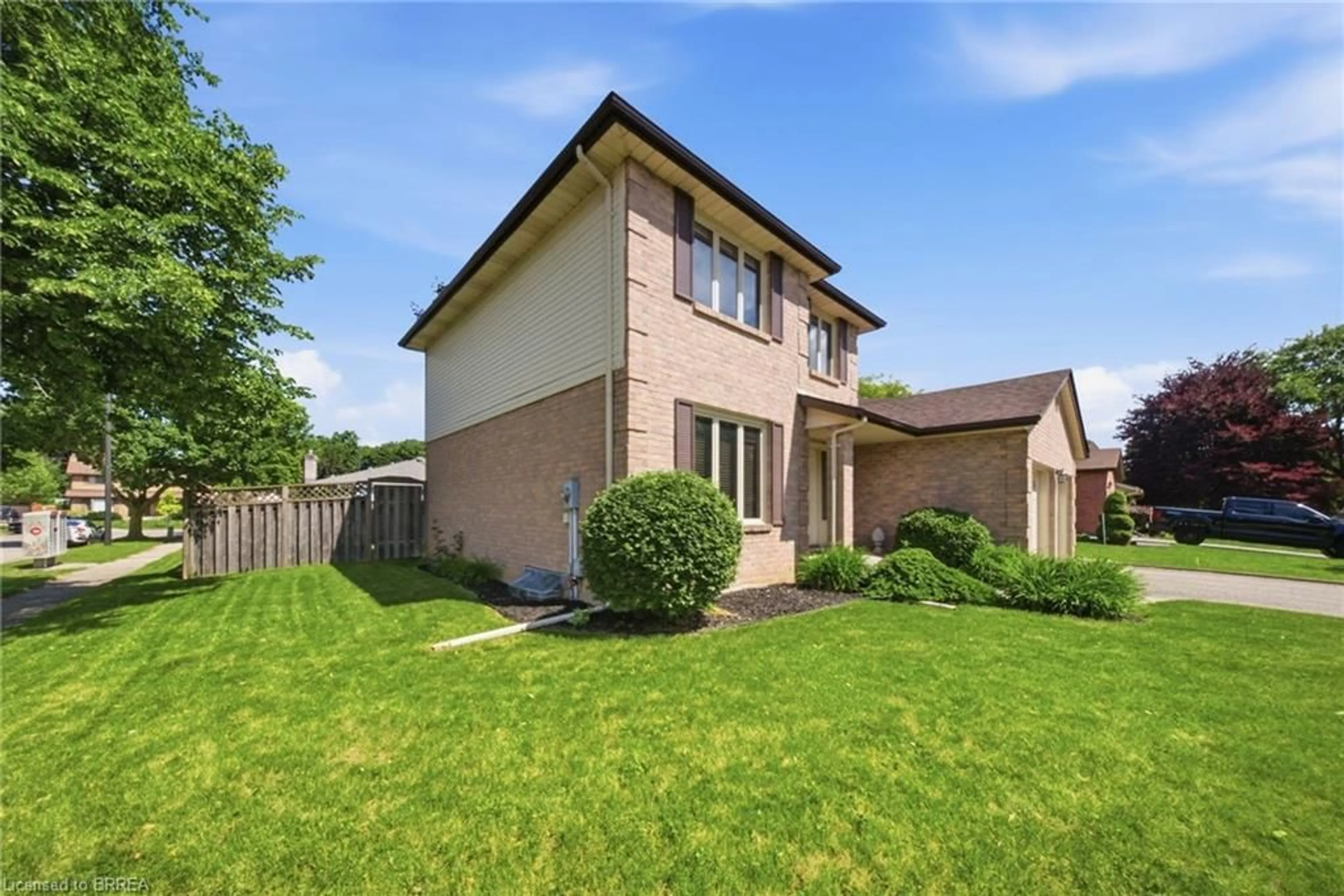 Home with brick exterior material, street for 22 Colonial Cres, Brantford Ontario N3R 7M6