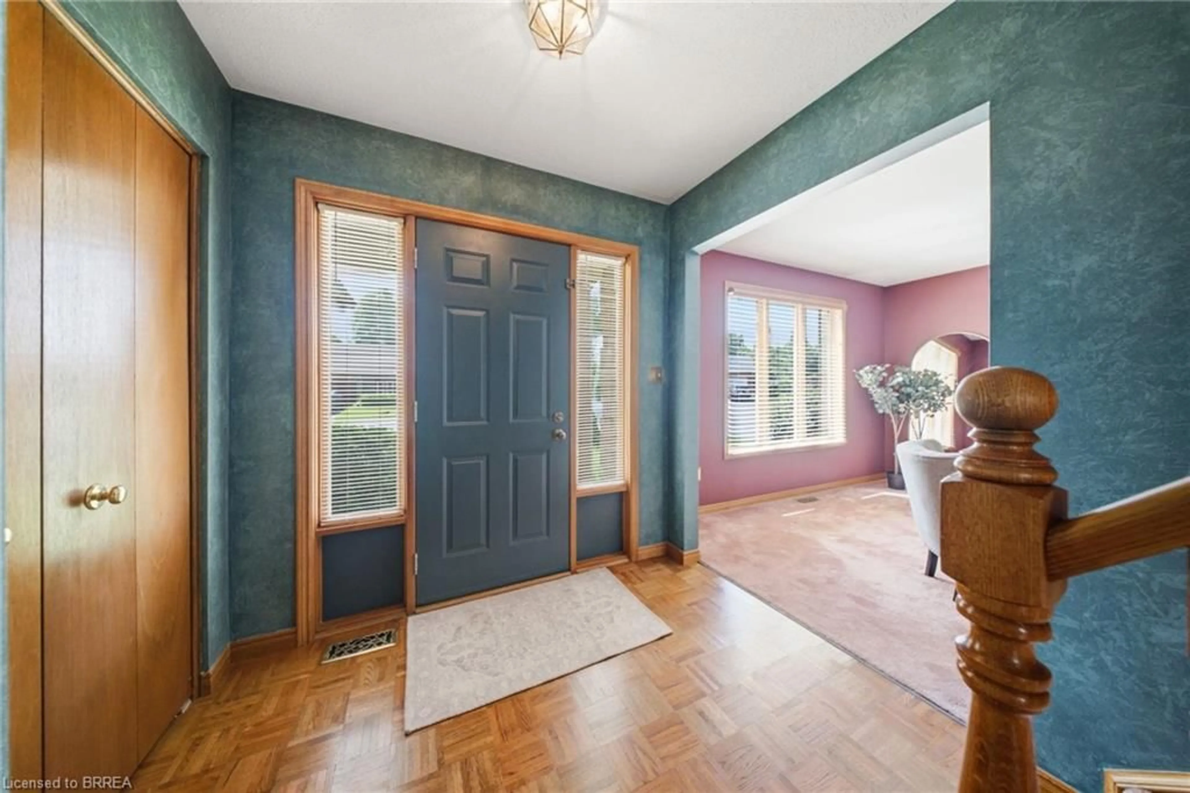 Indoor entryway for 22 Colonial Cres, Brantford Ontario N3R 7M6