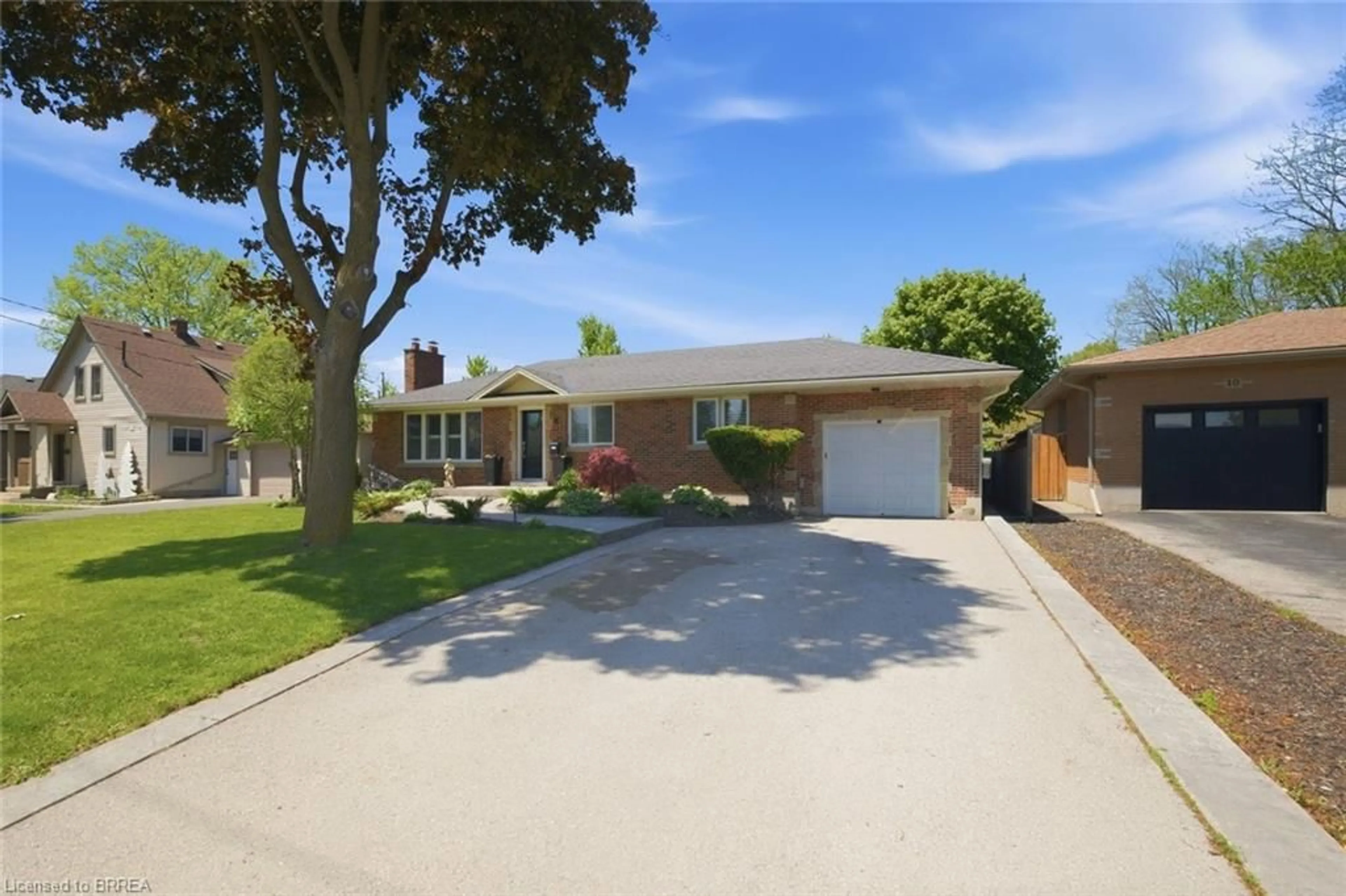 Home with brick exterior material, street for 8 Queensway Dr, Brantford Ontario N3R 4W4